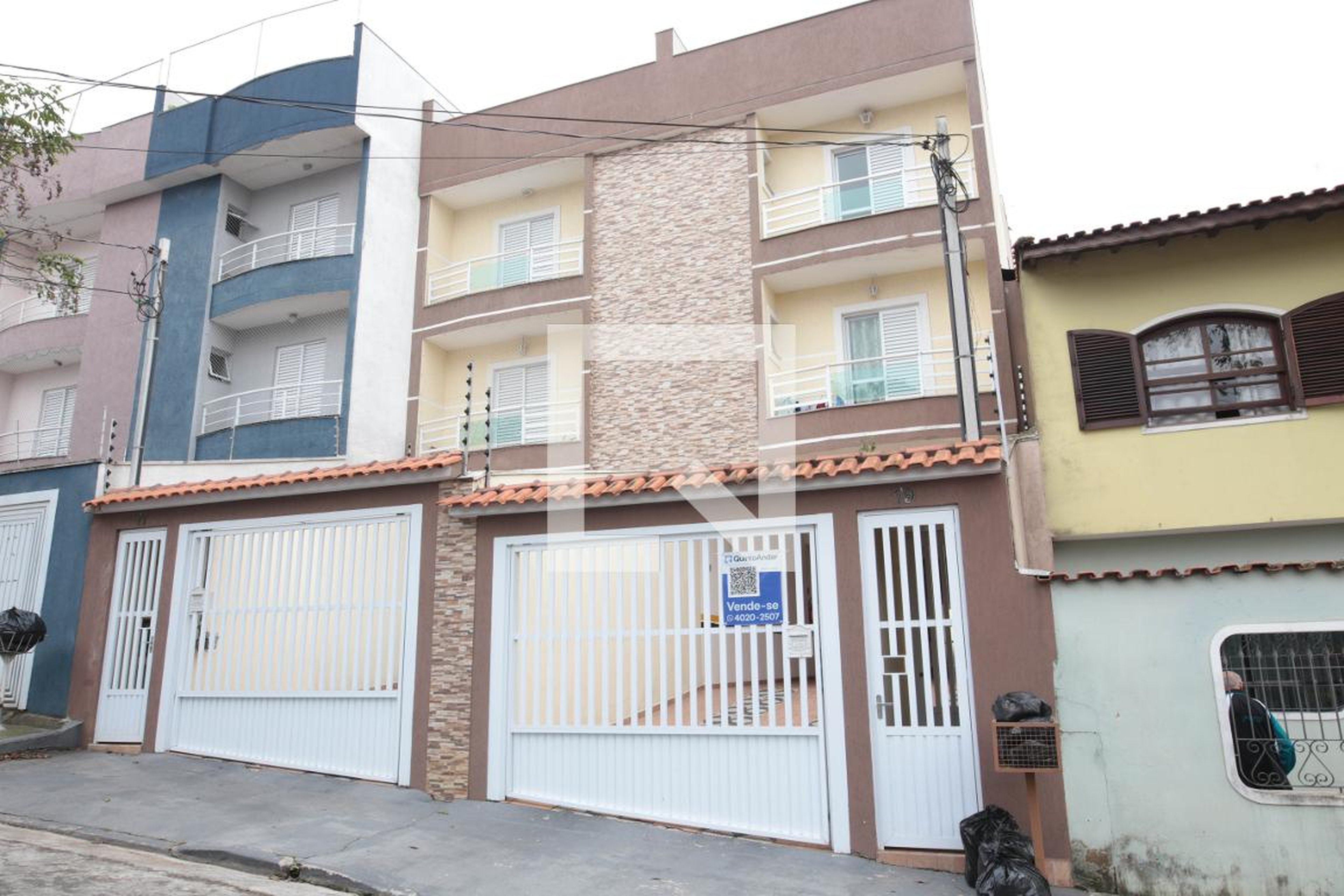 Fachada Condomínio em Rua Catende, 79