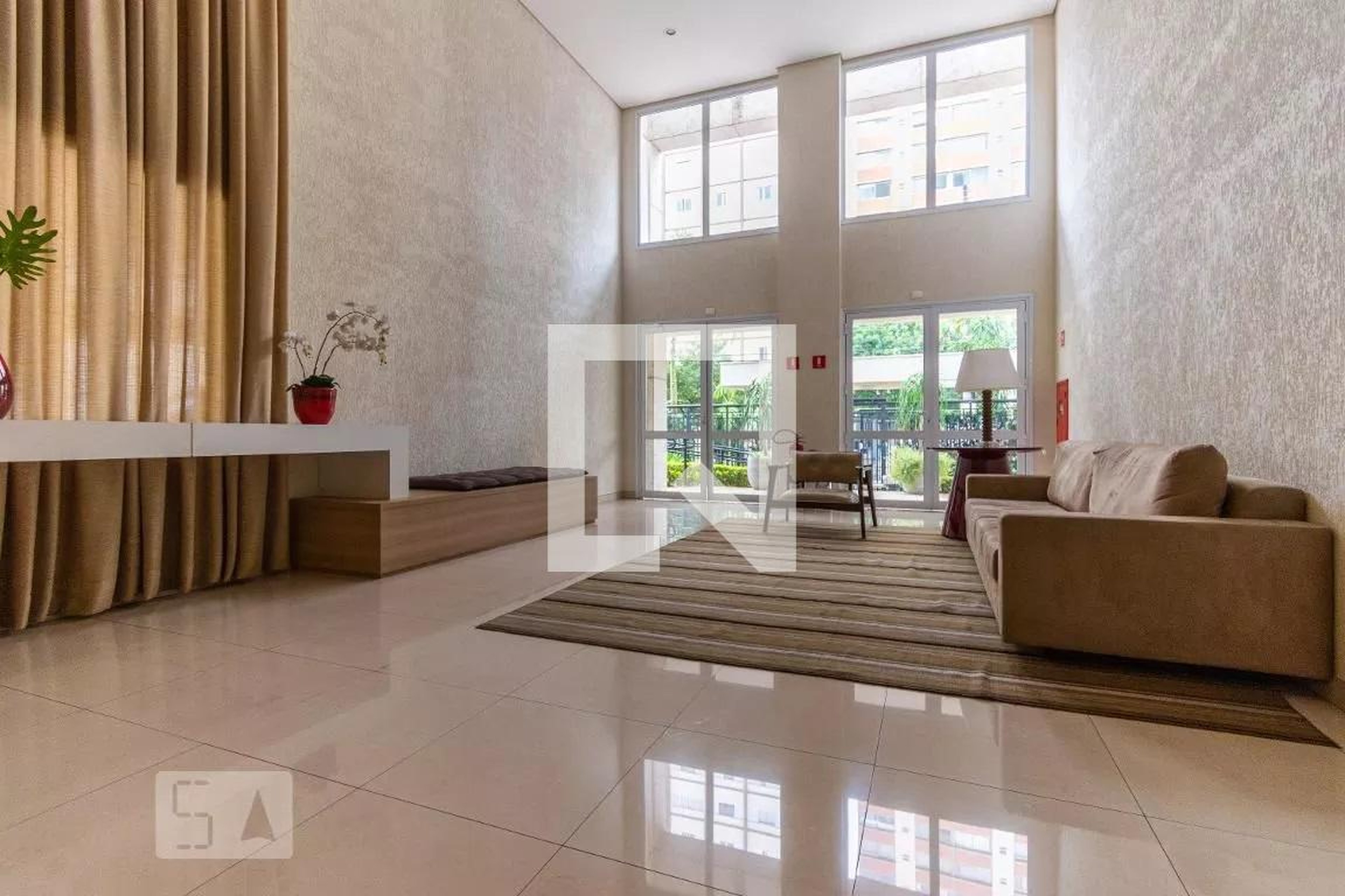 Hall - Two Pinheiros
