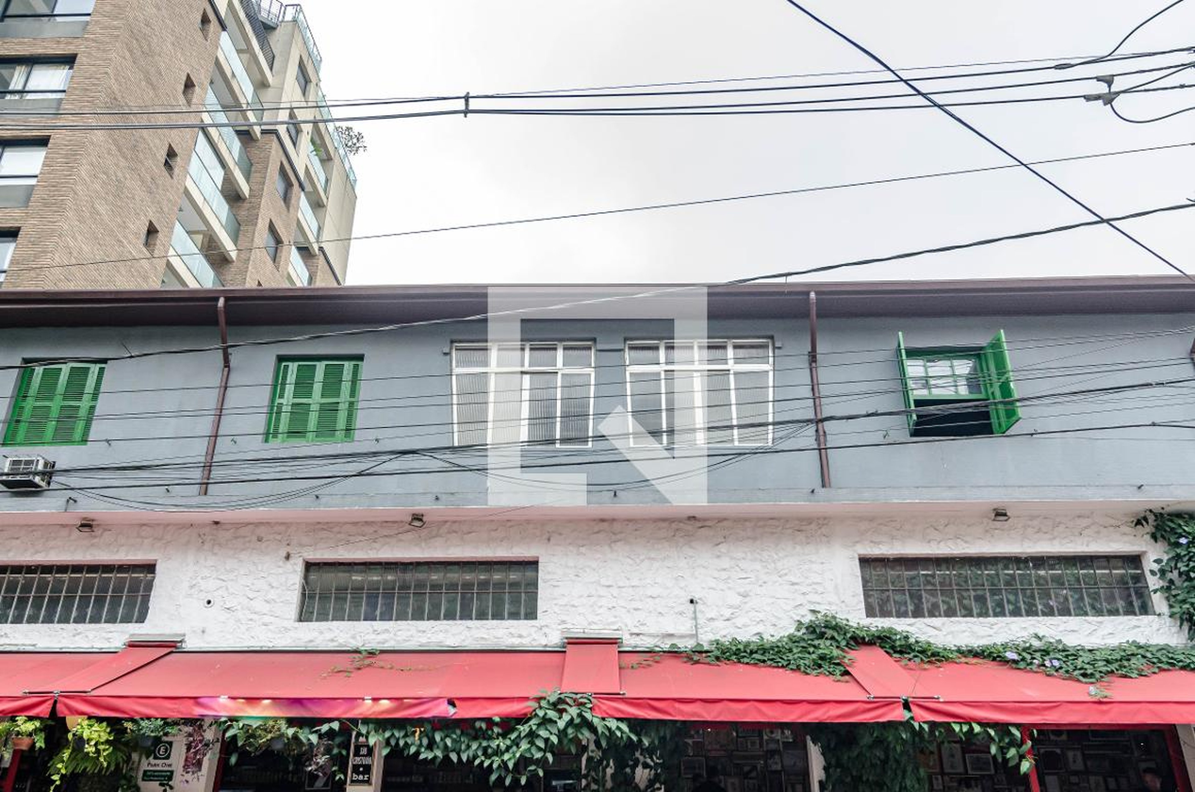 Fachada Condomínio em Rua Fidalga, 695