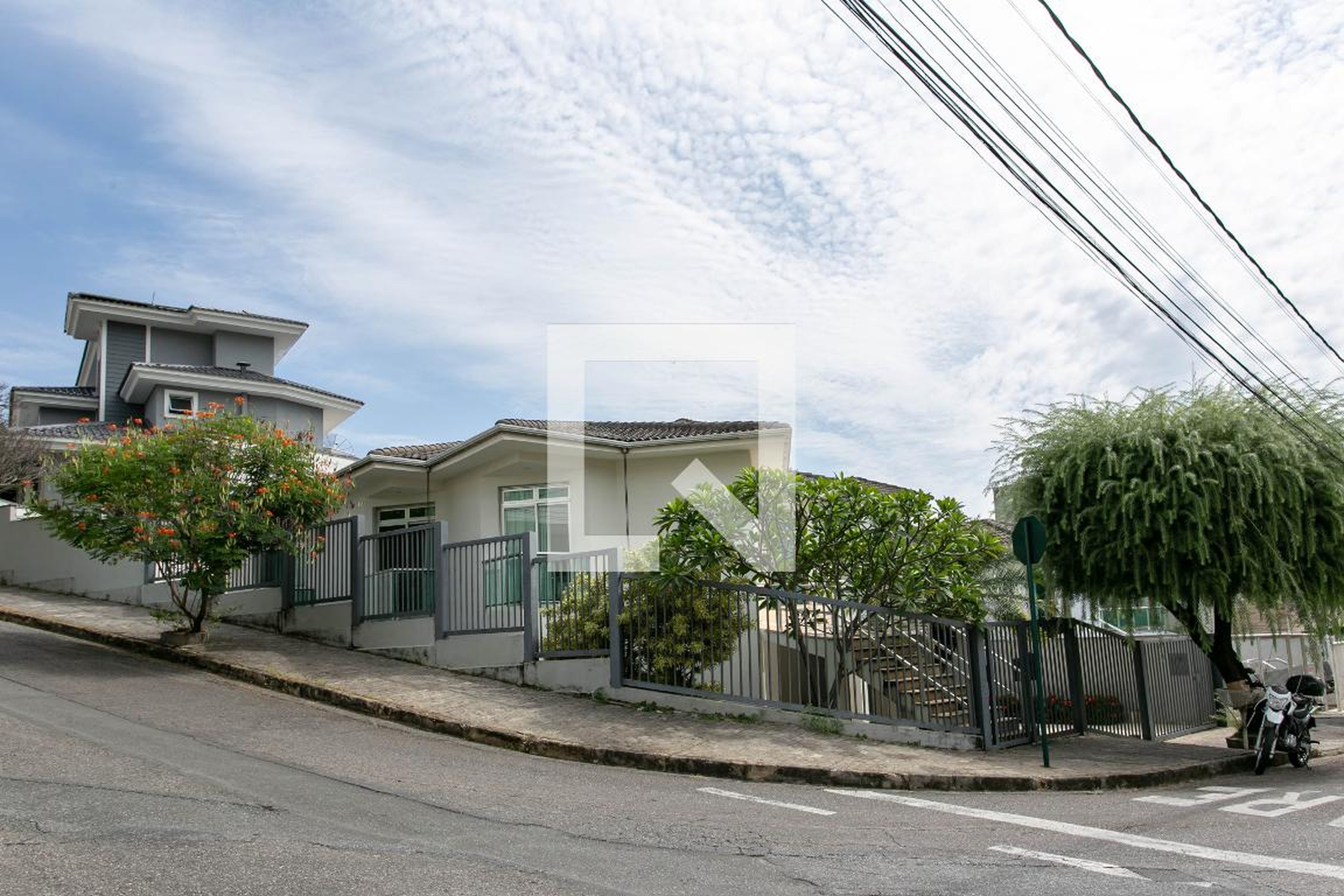 Fachada Condomínio em Rua Carlos Lopes da Costa, 198