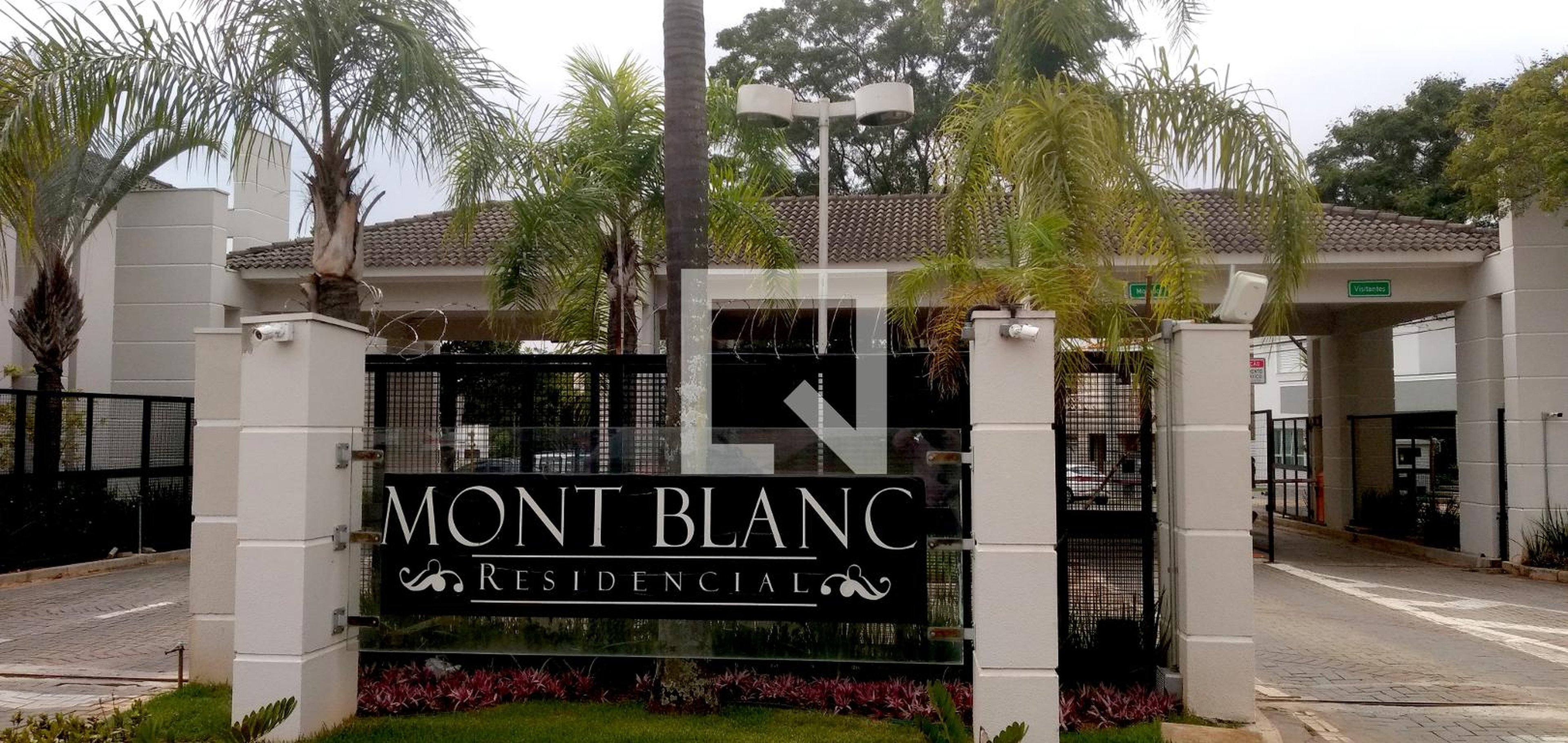 Fachada do Condomínio Condomínio Mont Blanc