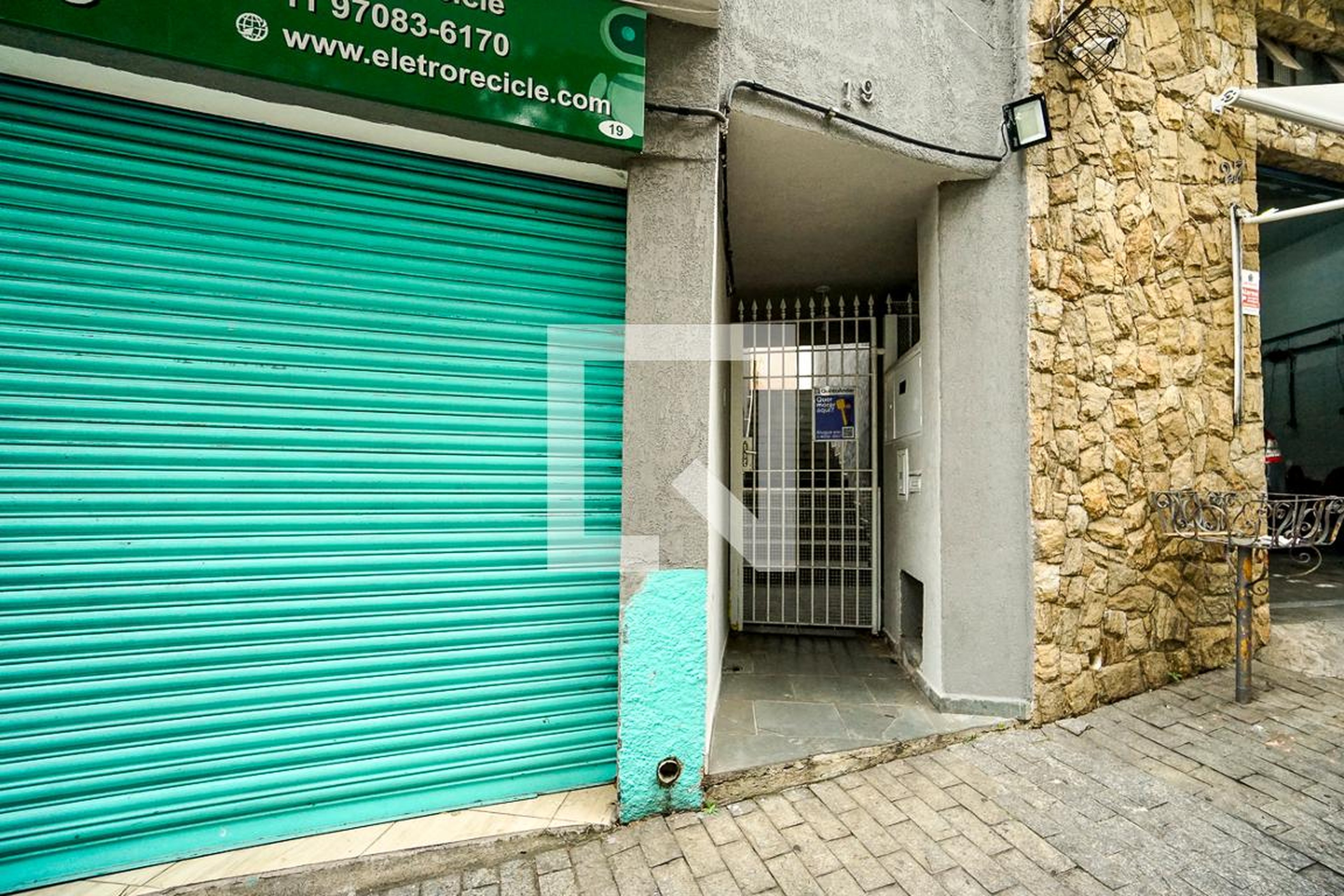 Fachada Condomínio em Praça Albino Francisco de Figueiredo, 19