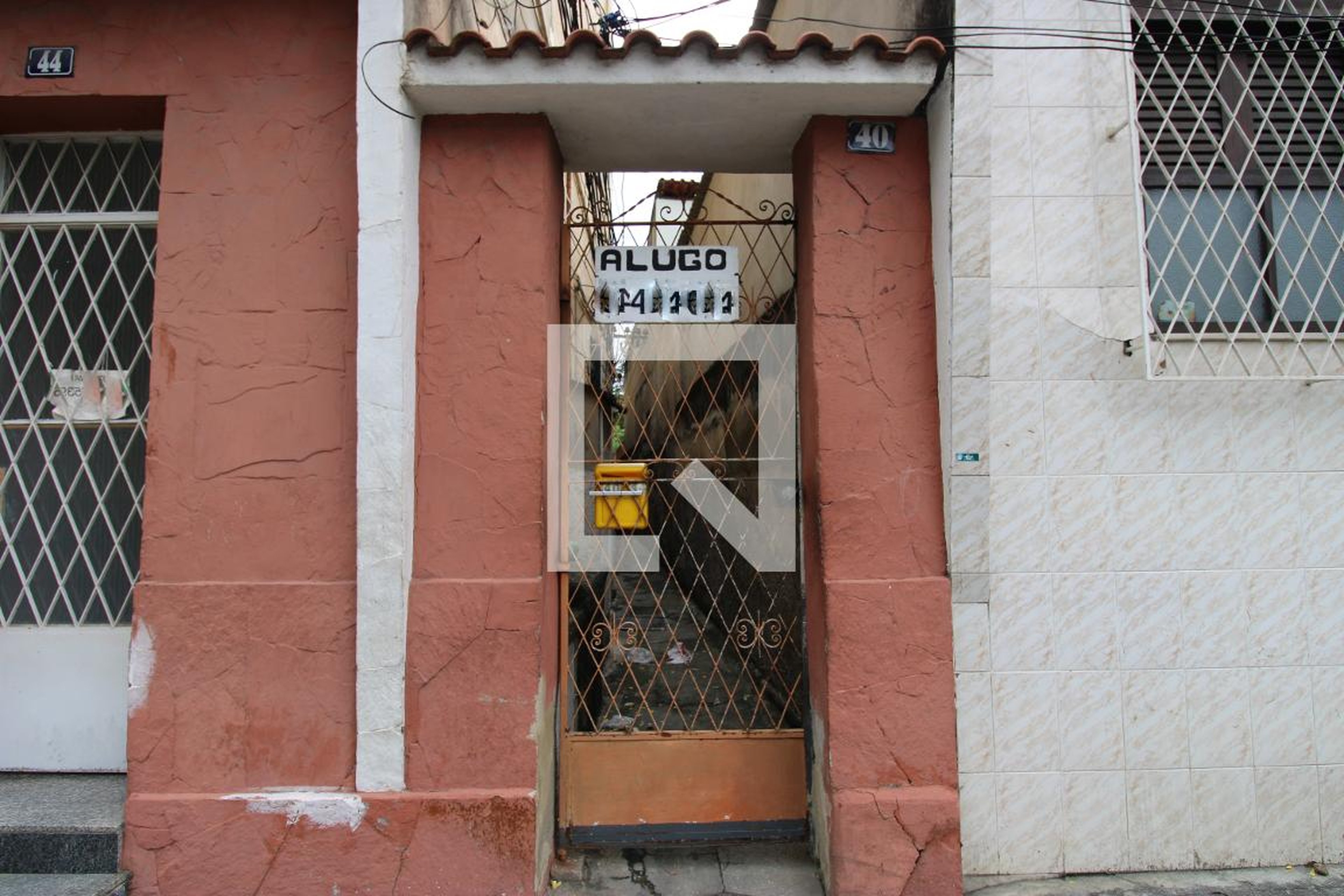 Fachada Condomínio em Rua Teixeira de Azevedo, 40