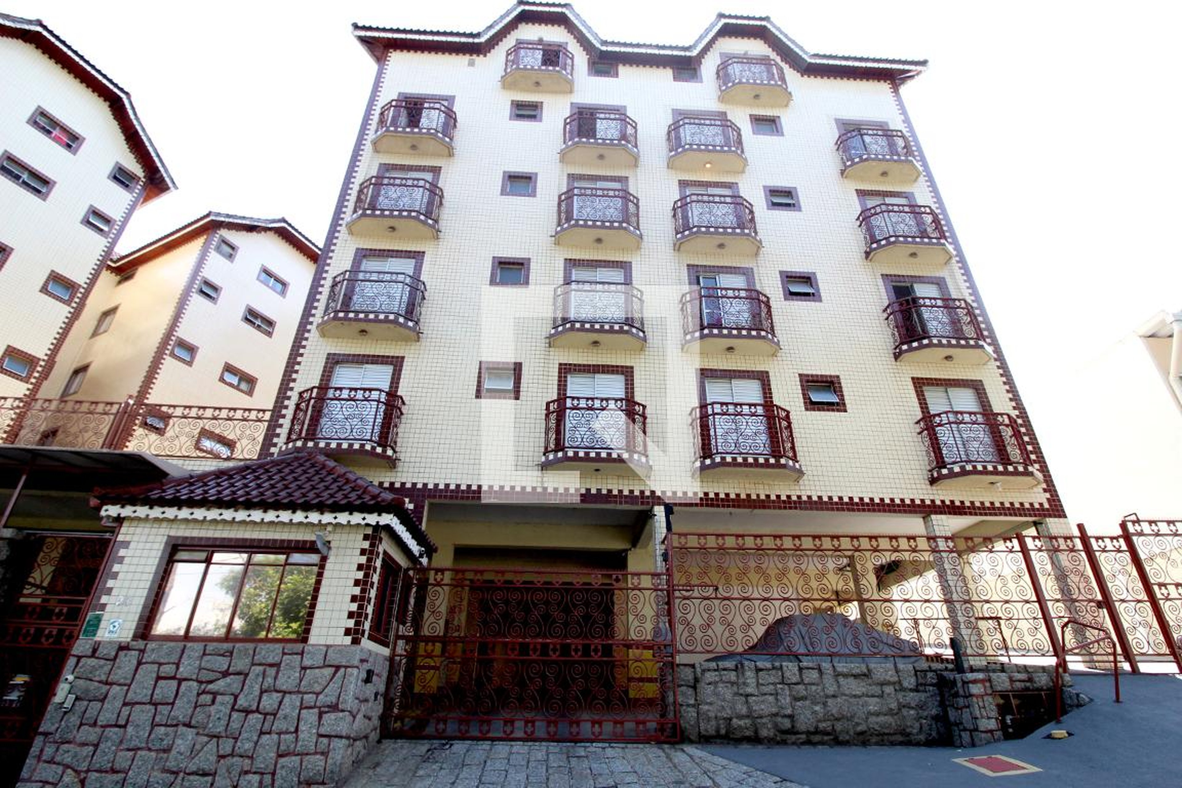 Fachada do Condomínio Edifício Zurique