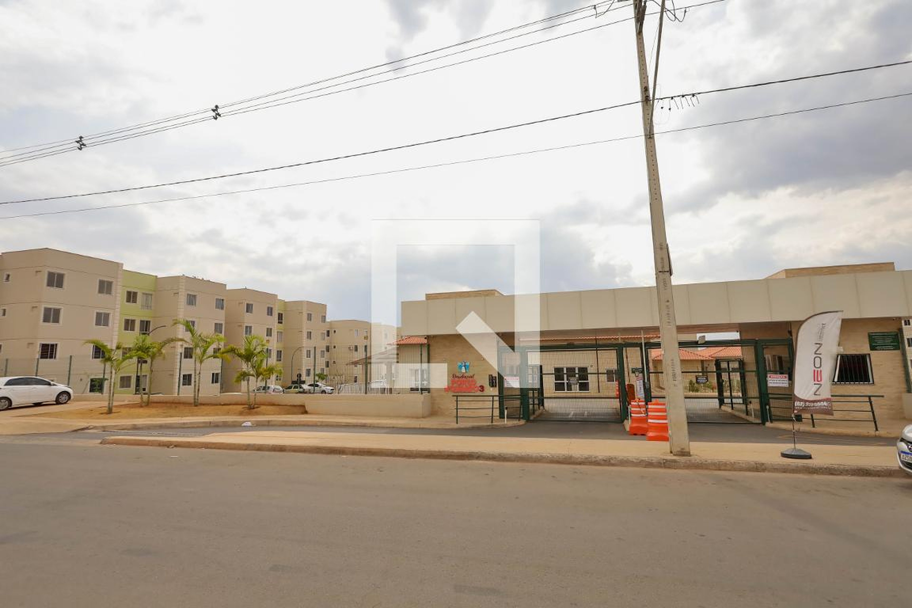 Fachada do Condomínio Condomínio Porto Dourado 3