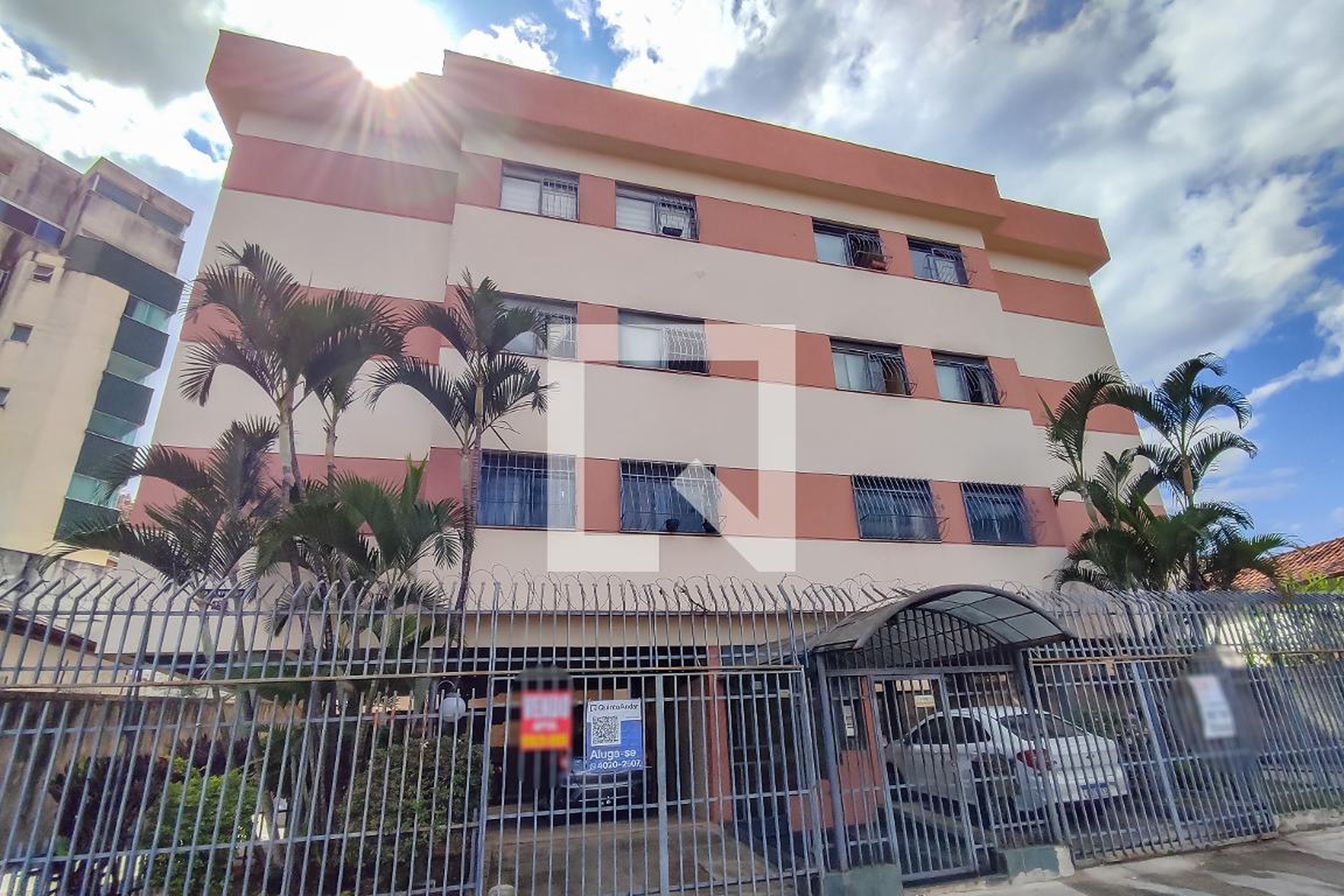 Fachada Condomínio em Rua Guiricema, 251