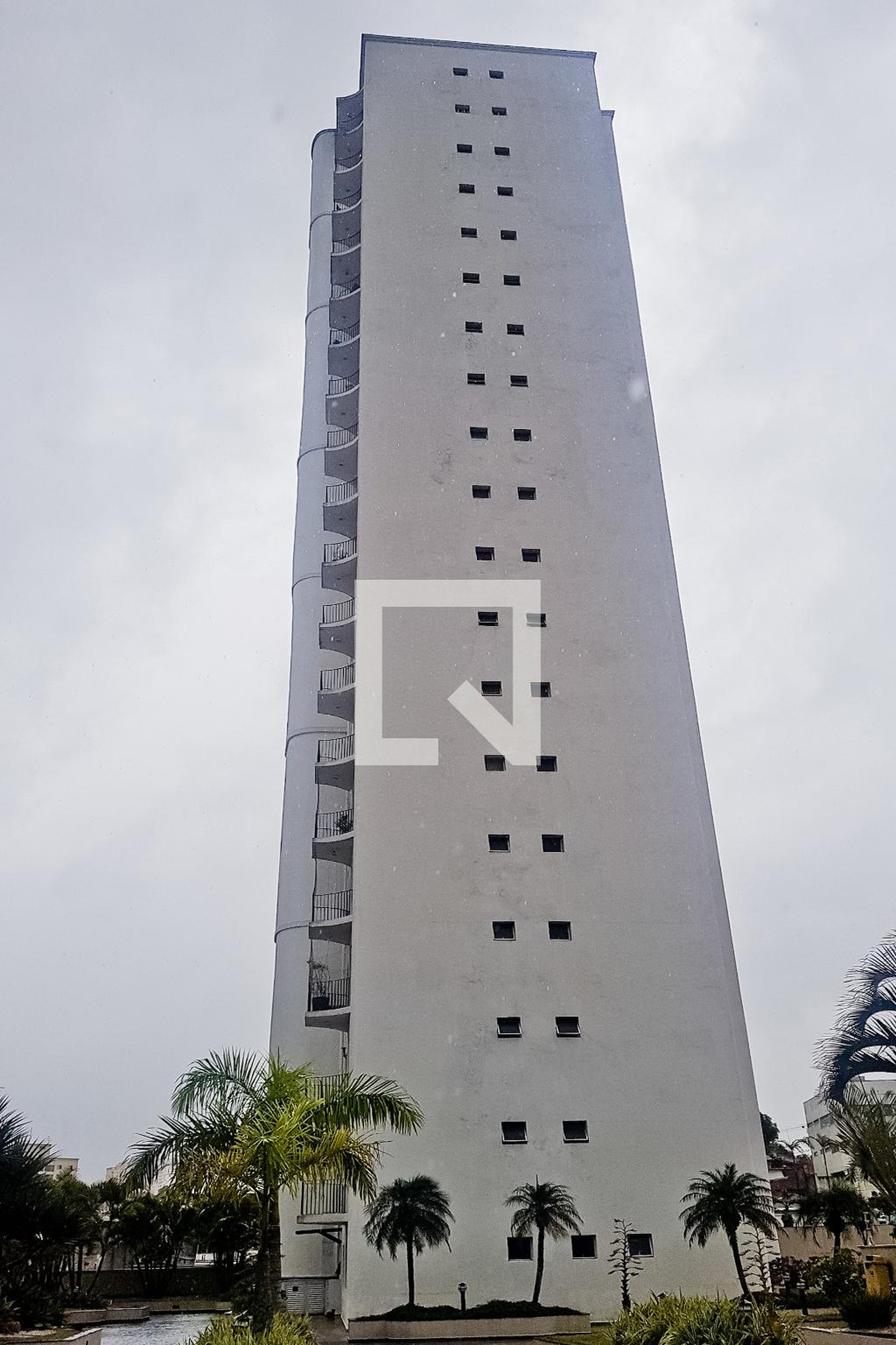 Fachada Condomínio em Rua Ires Leonor, 270