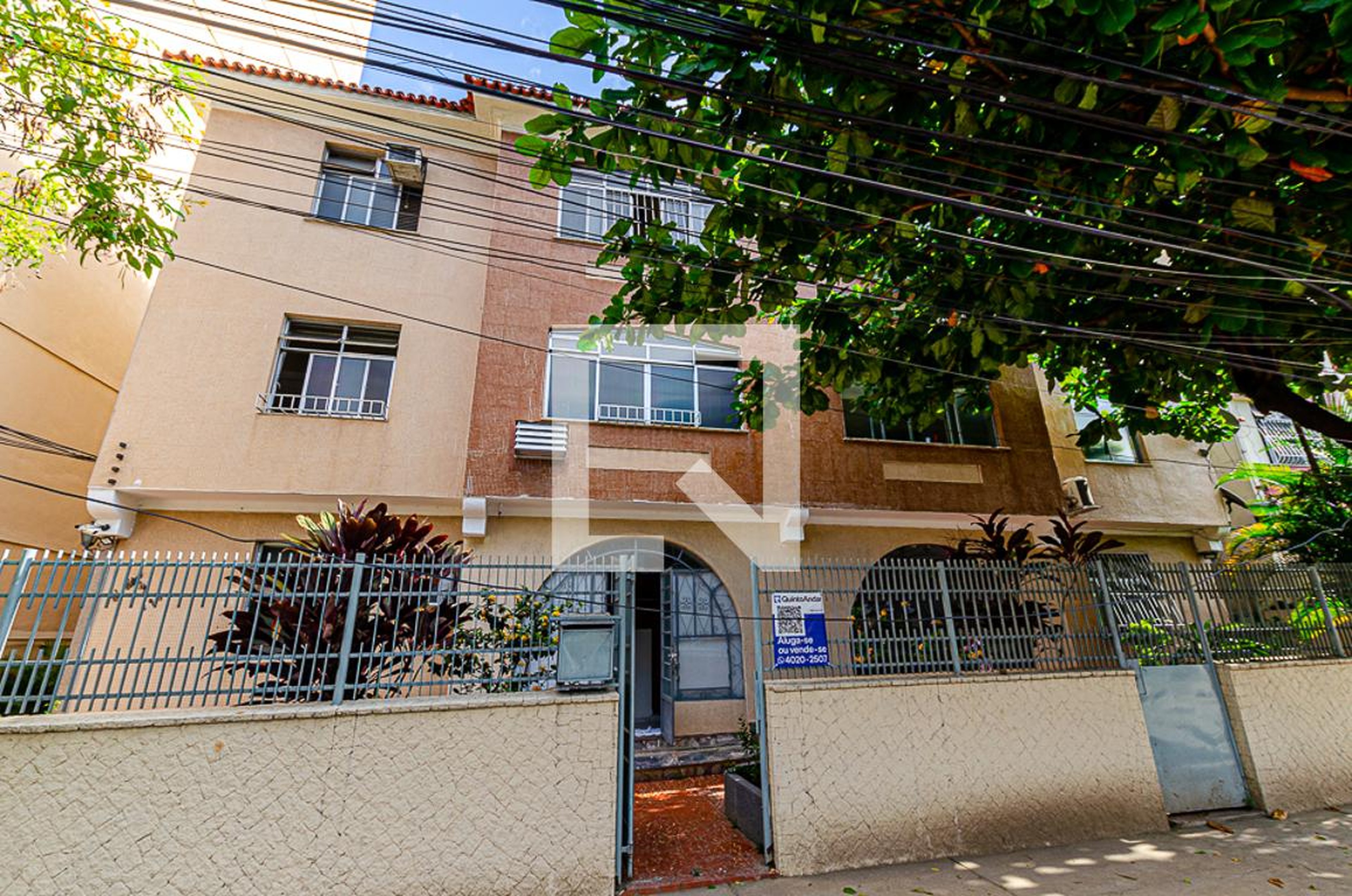 Fachada Condomínio em Avenida Roberto Silveira, 128