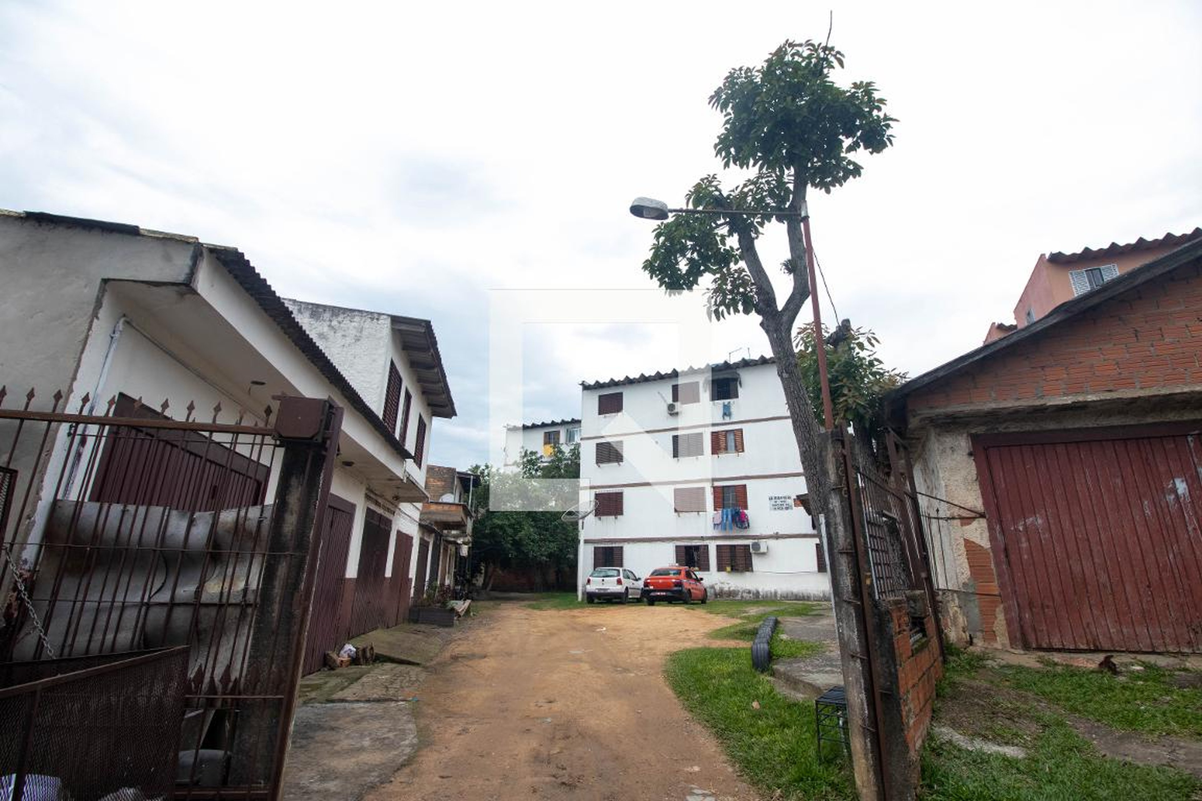 Fachada Condomínio em Estrada Martim Félix Berta, 1050