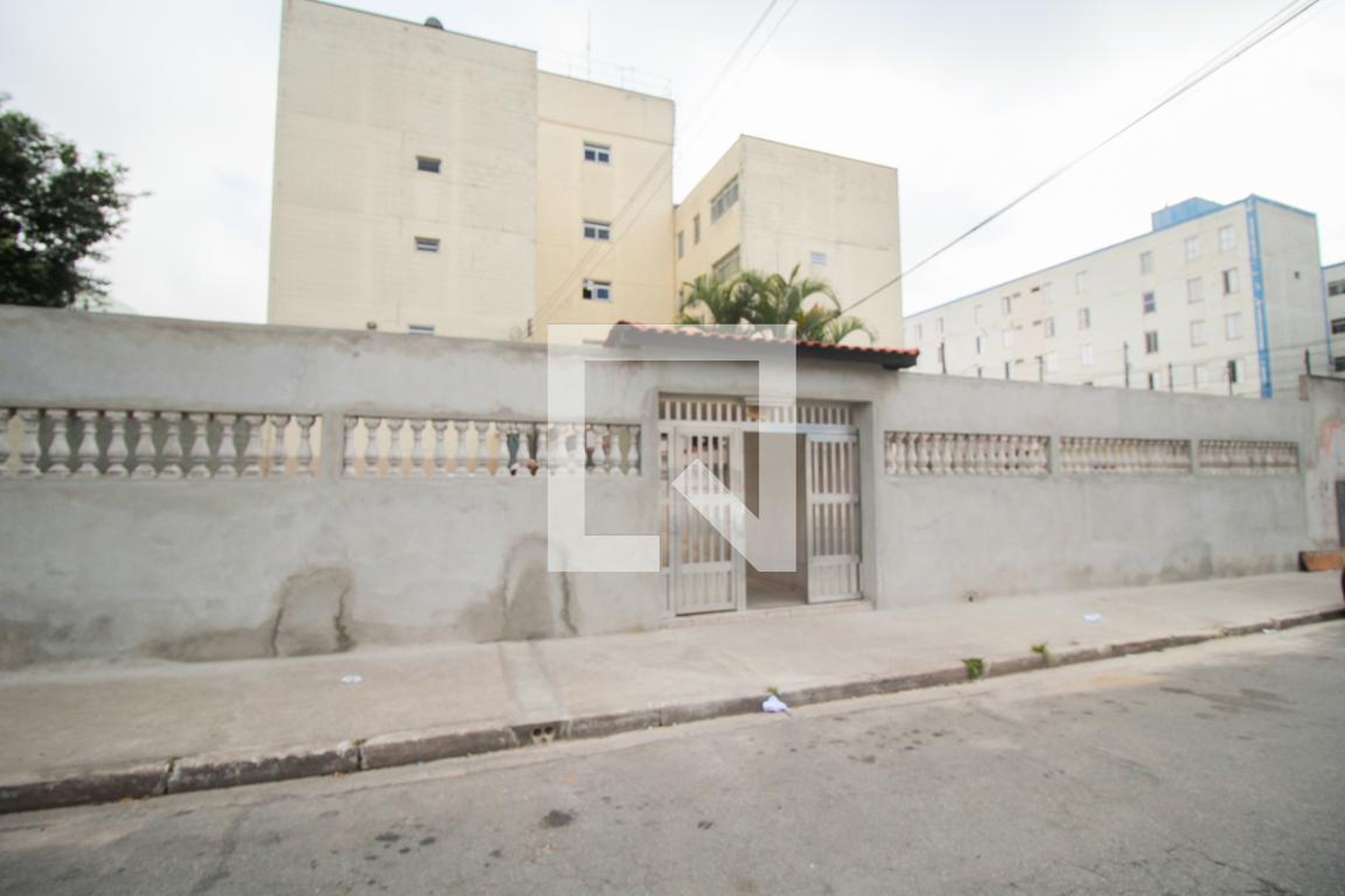 Fachada do Condomínio Condomínio Manacas III