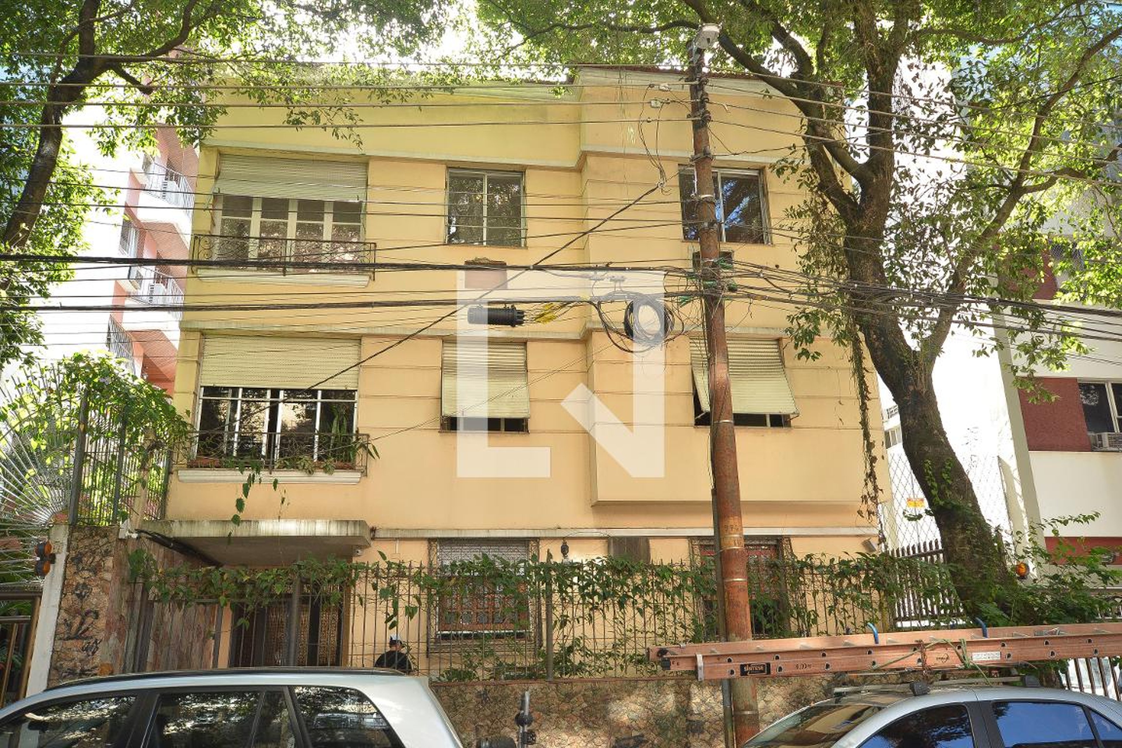 Fachada Condomínio em Rua Coelho Neto, 201