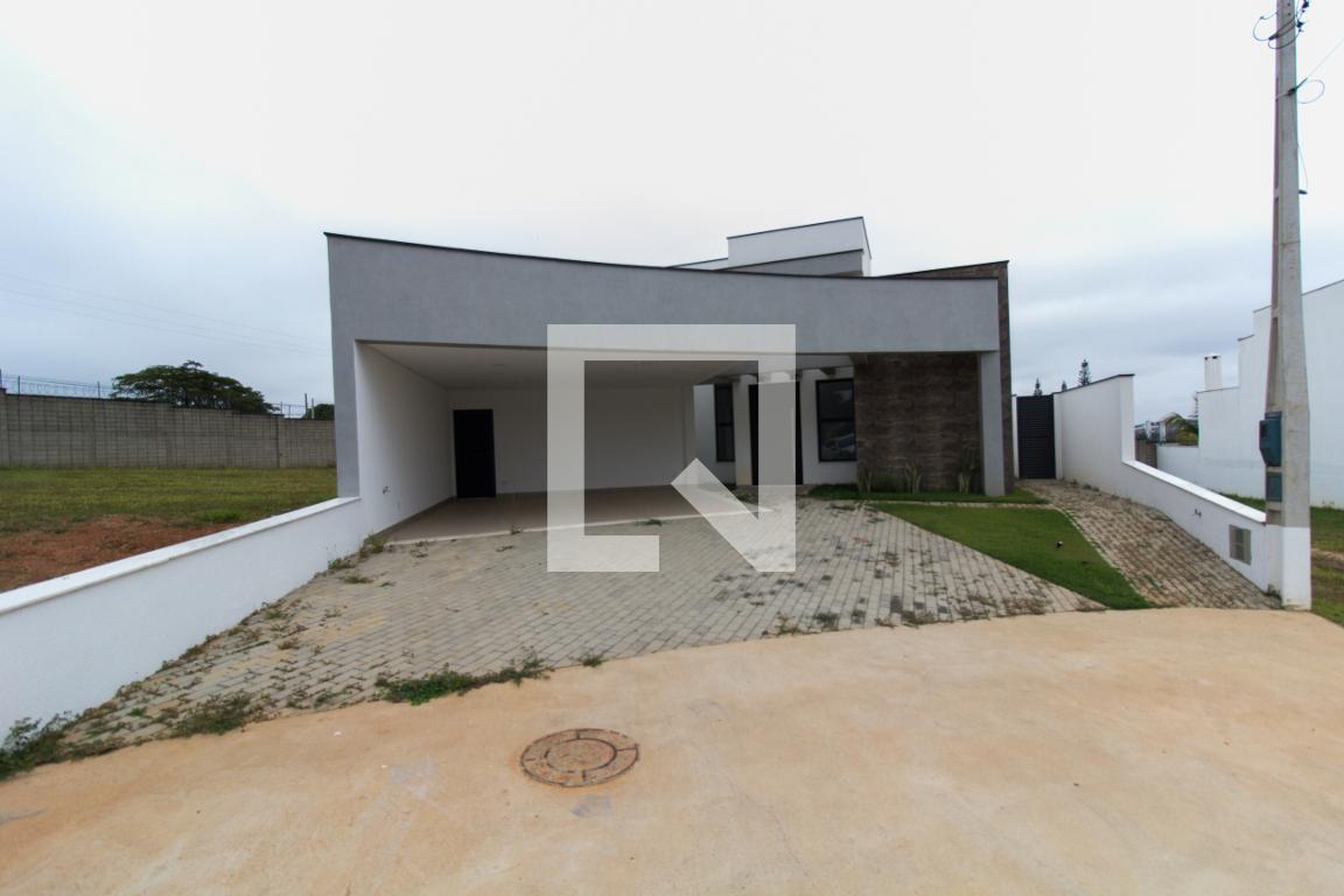 Fachada Condomínio em Rua Vanderlei Alves Borges, 235