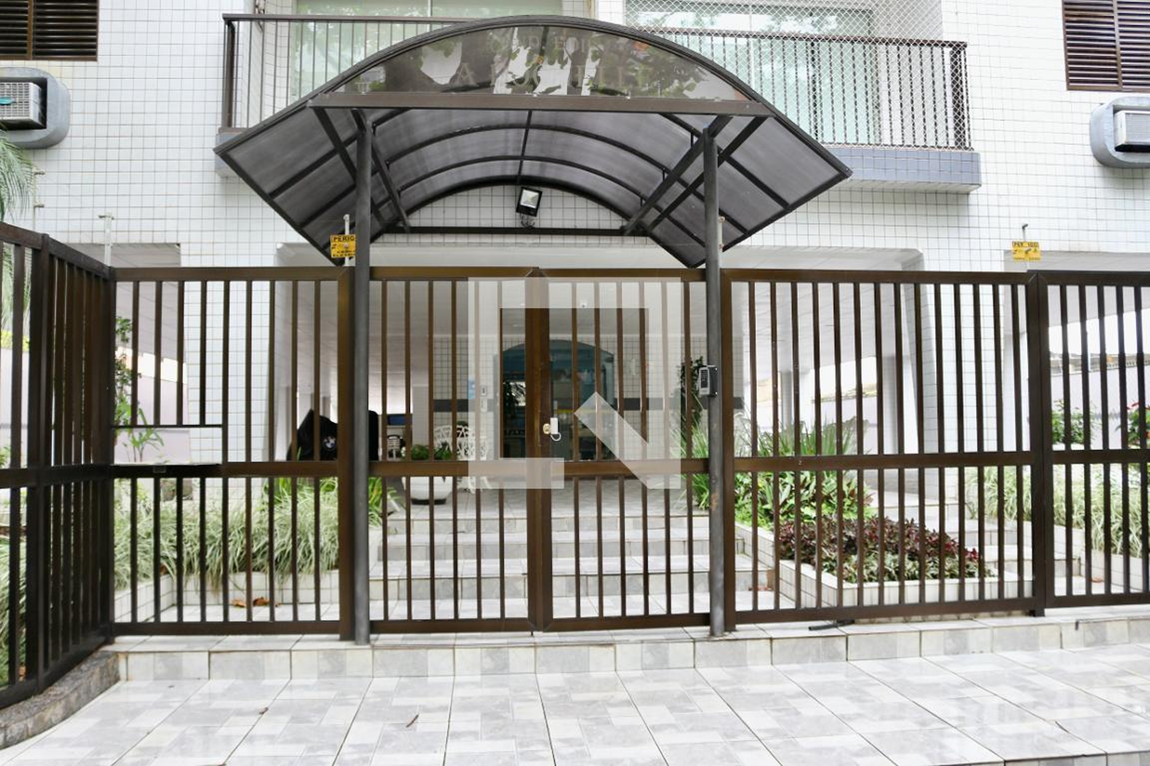 Fachada Condomínio em Rua França Pinto, 366