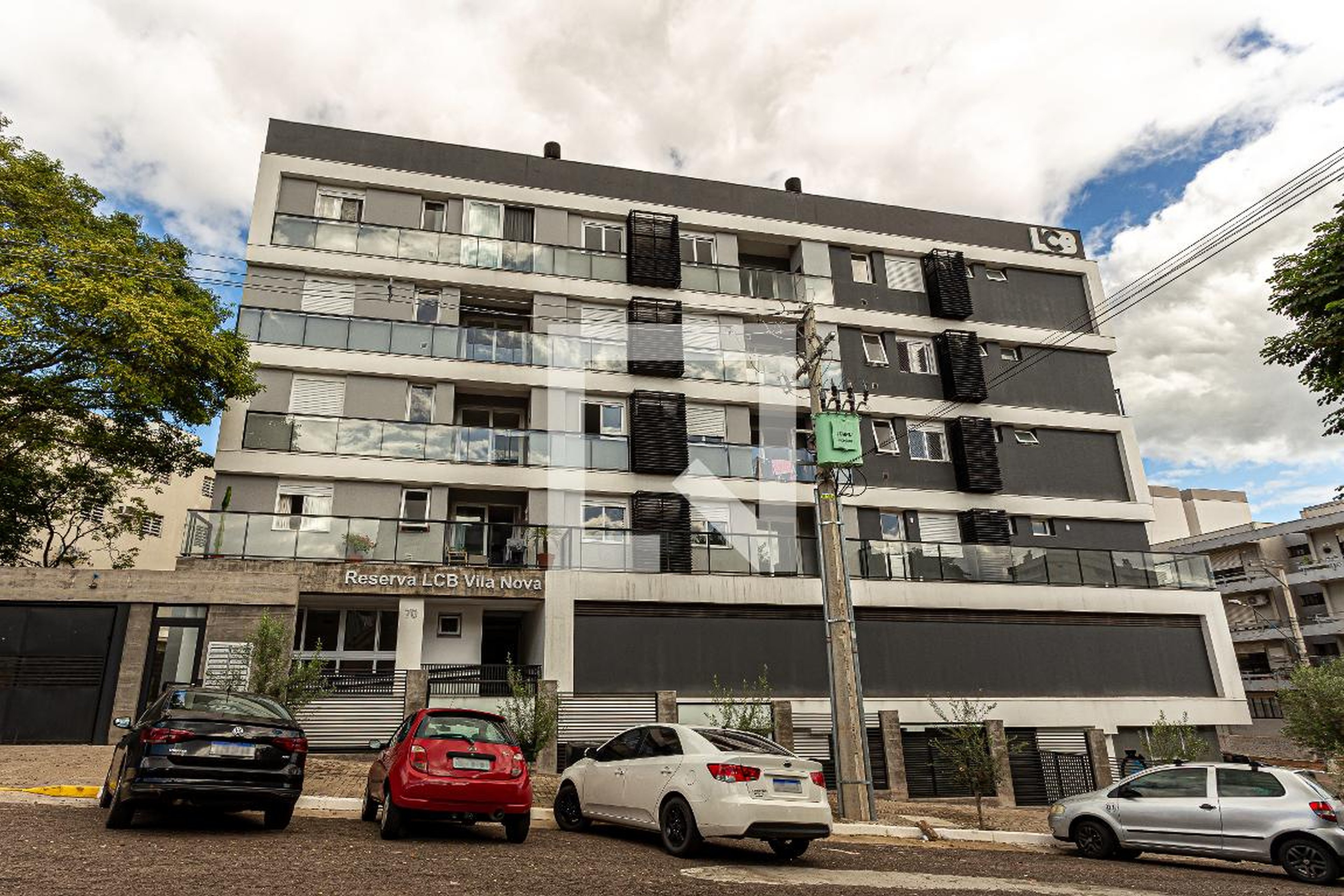 Fachada do Prédio Condomínio em Rua Félix da Cunha, 70