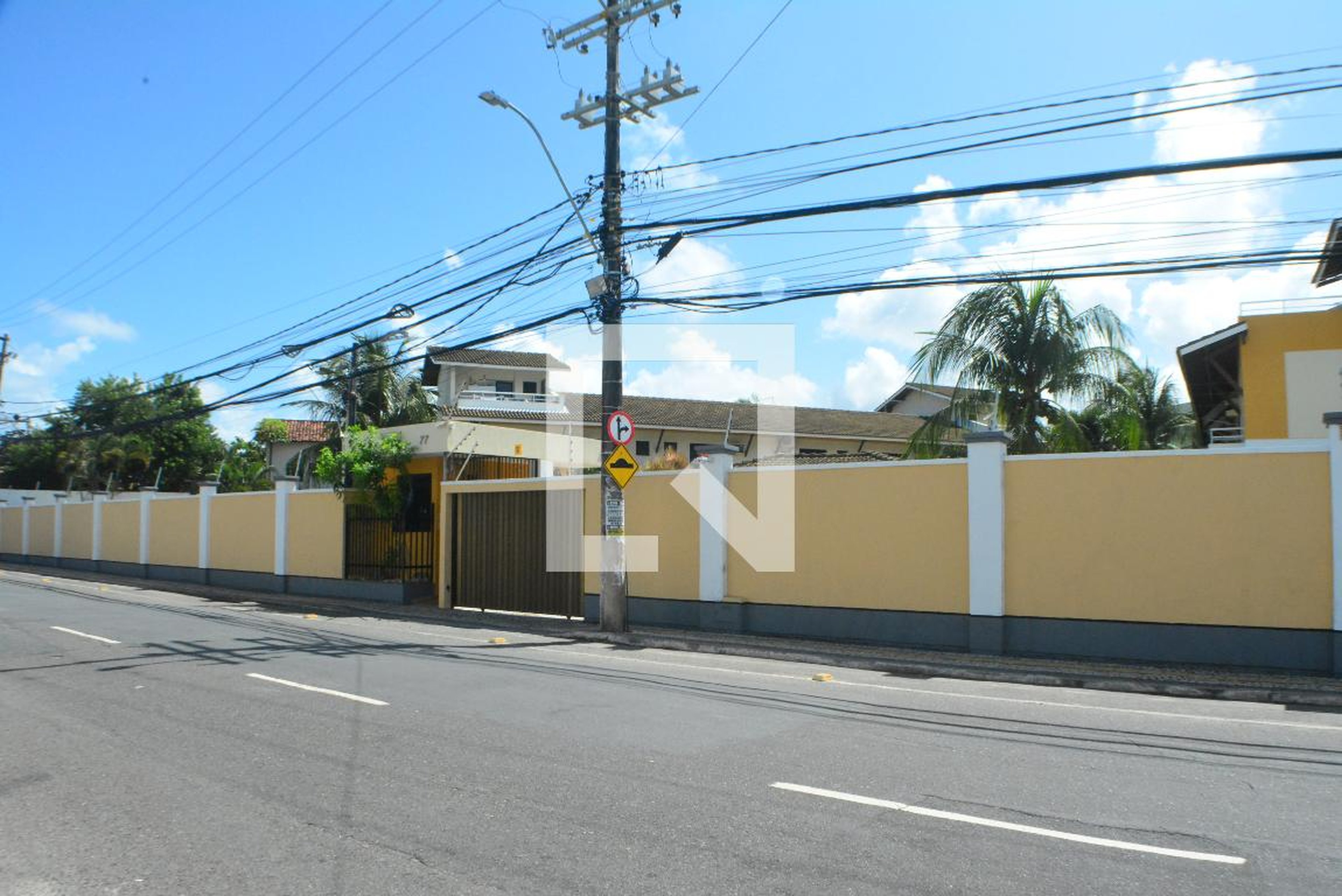 Fachada do Condomínio Condomínio em Rua Carlos Drumond de Andrade, 01
