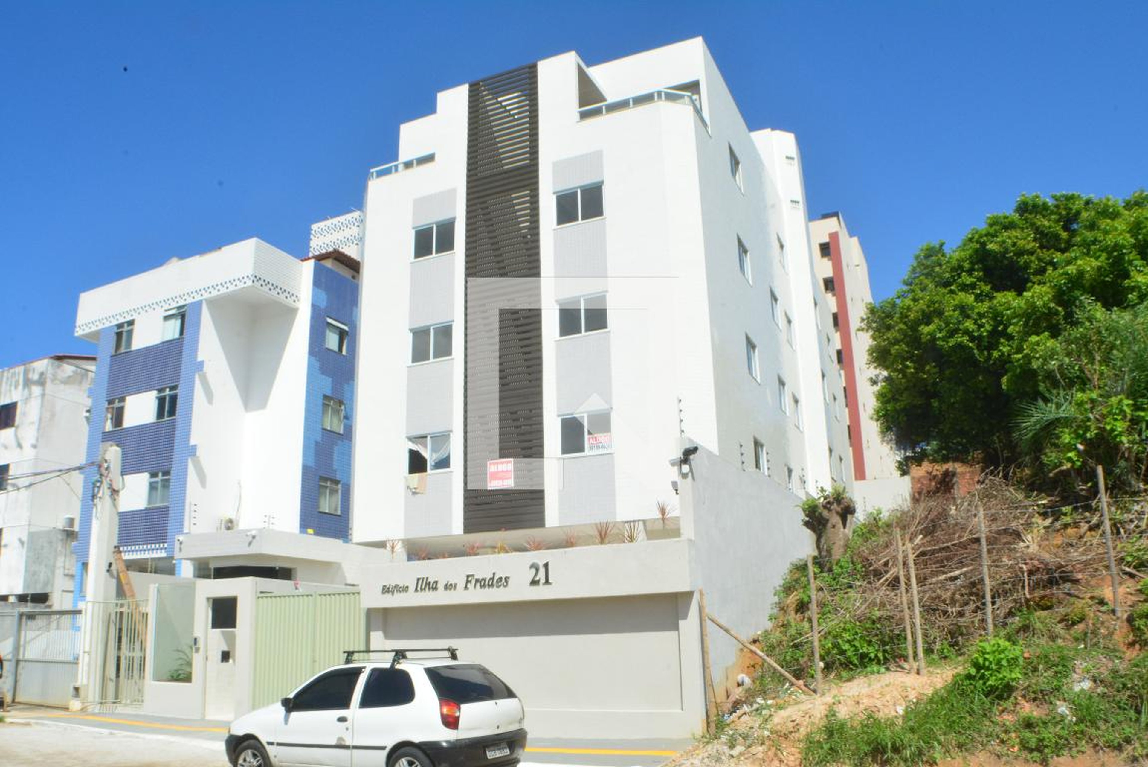 Fachada Condomínio em Rua Desembargador João Azevedo Cavalcante, 21