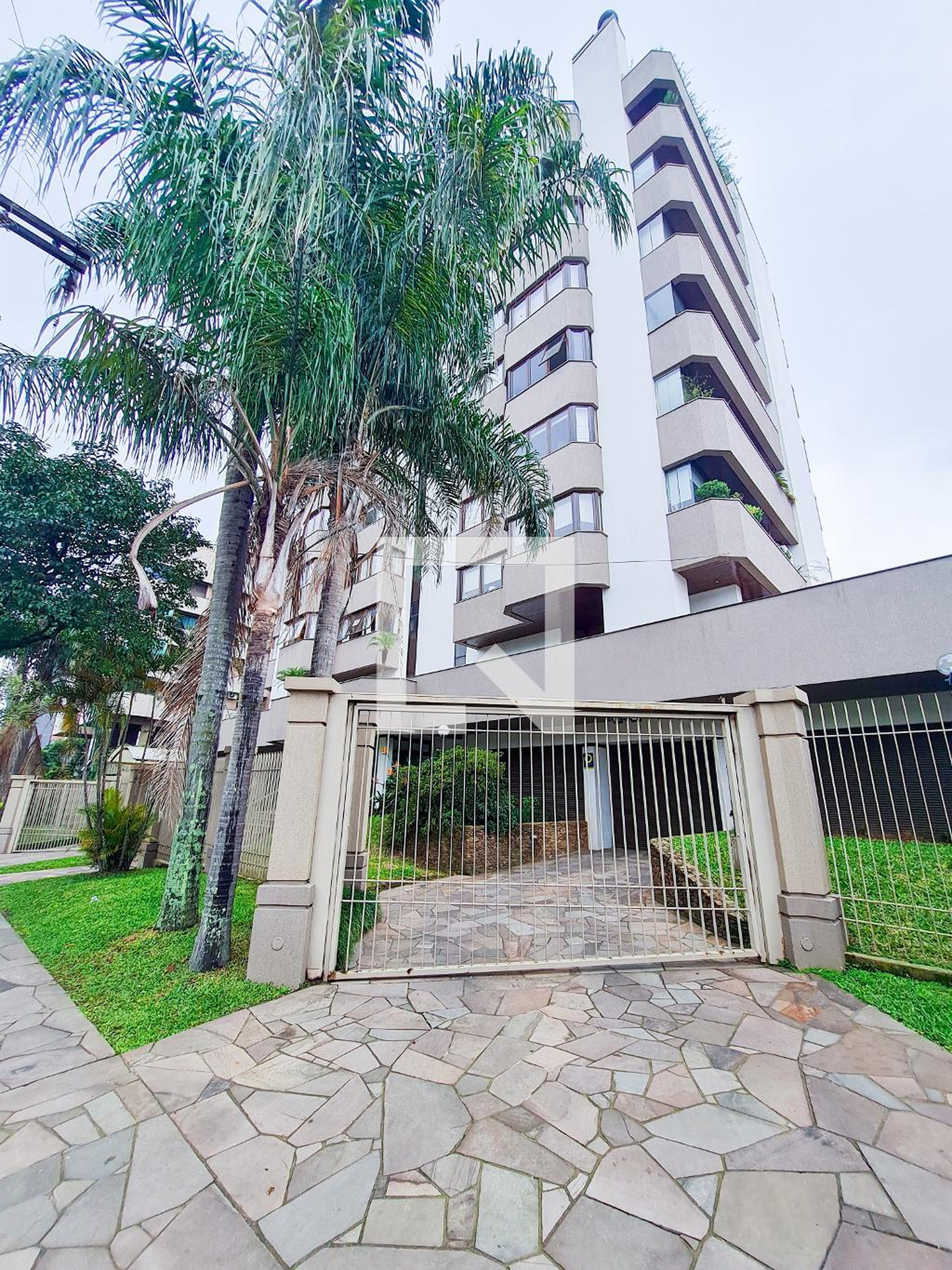 Fachada do Condomínio Condomínio Plaza Avignon