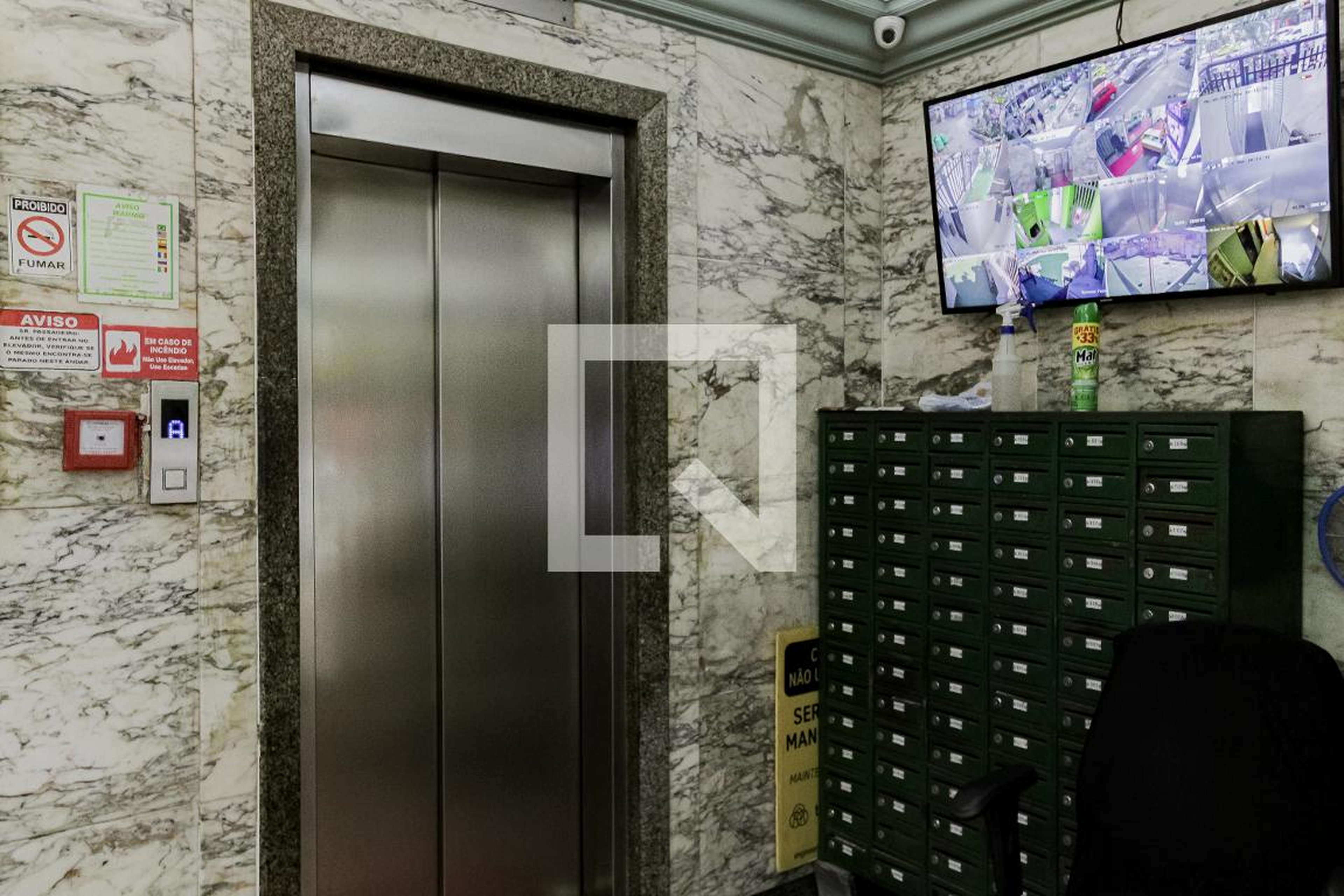 Elevador - Edifício Prado Junior