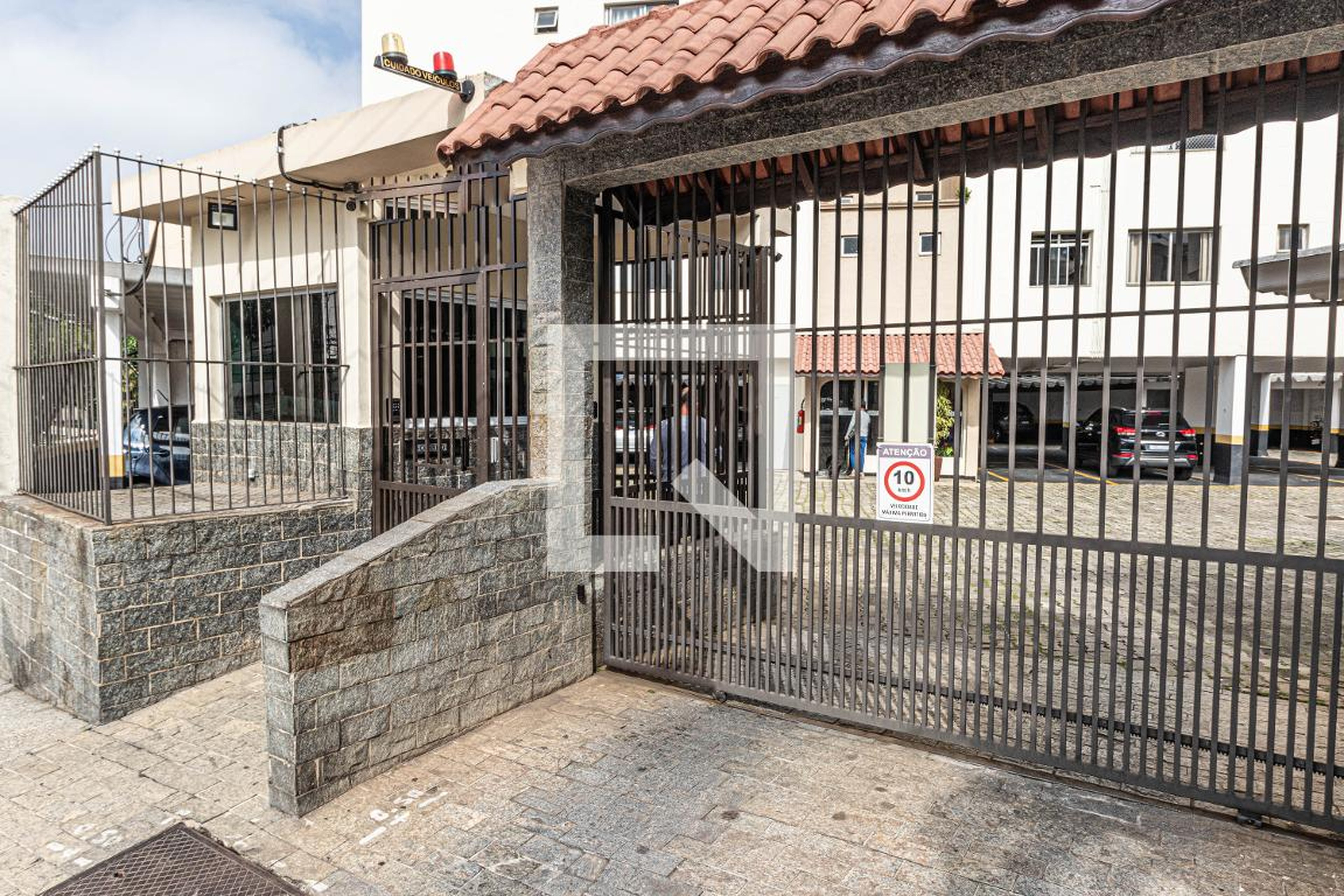 Fachada do Condomínio Edifício Hana