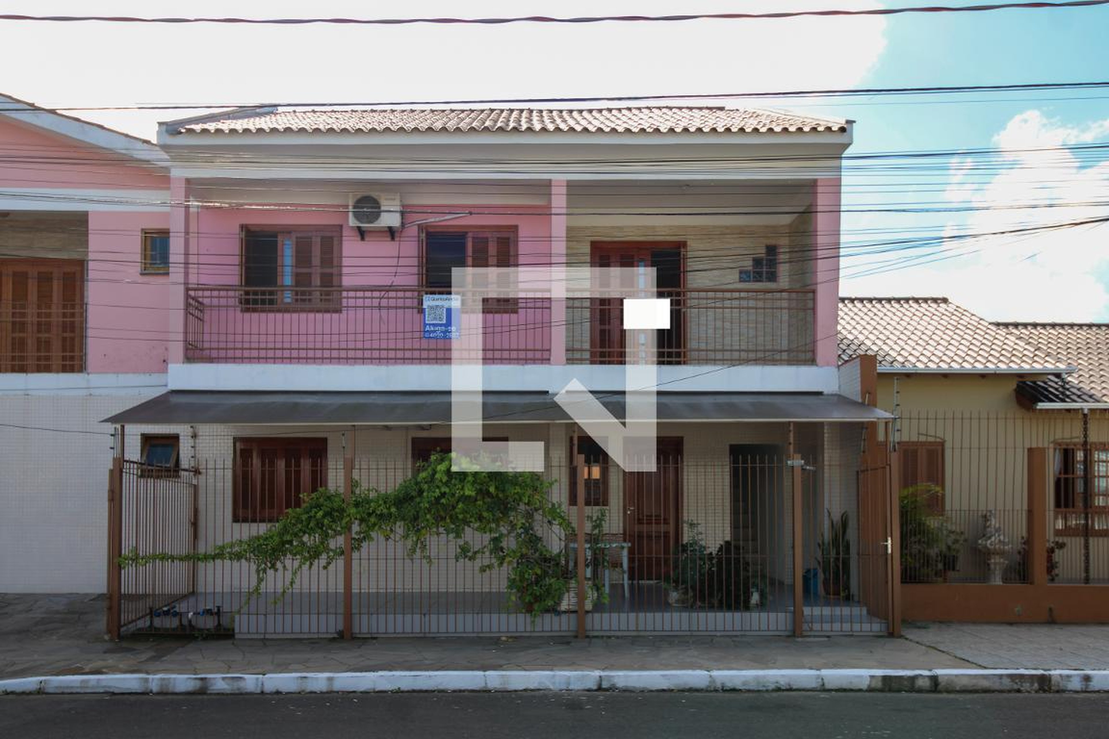 Fachada Condomínio em Rua Tamôio, 2435