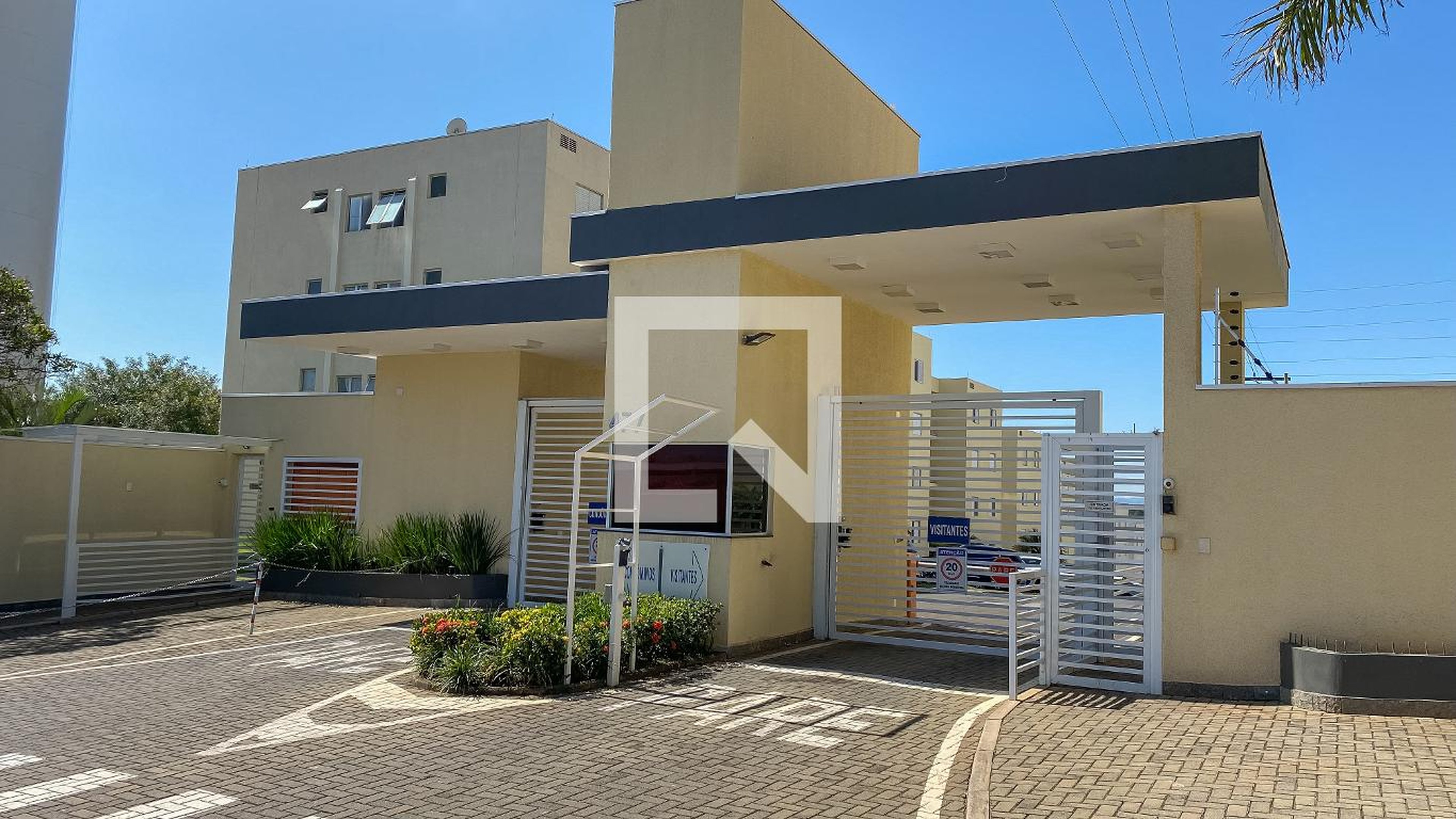 Fachada do Condomínio Condomínio em Avenida das Andorinhas, 47