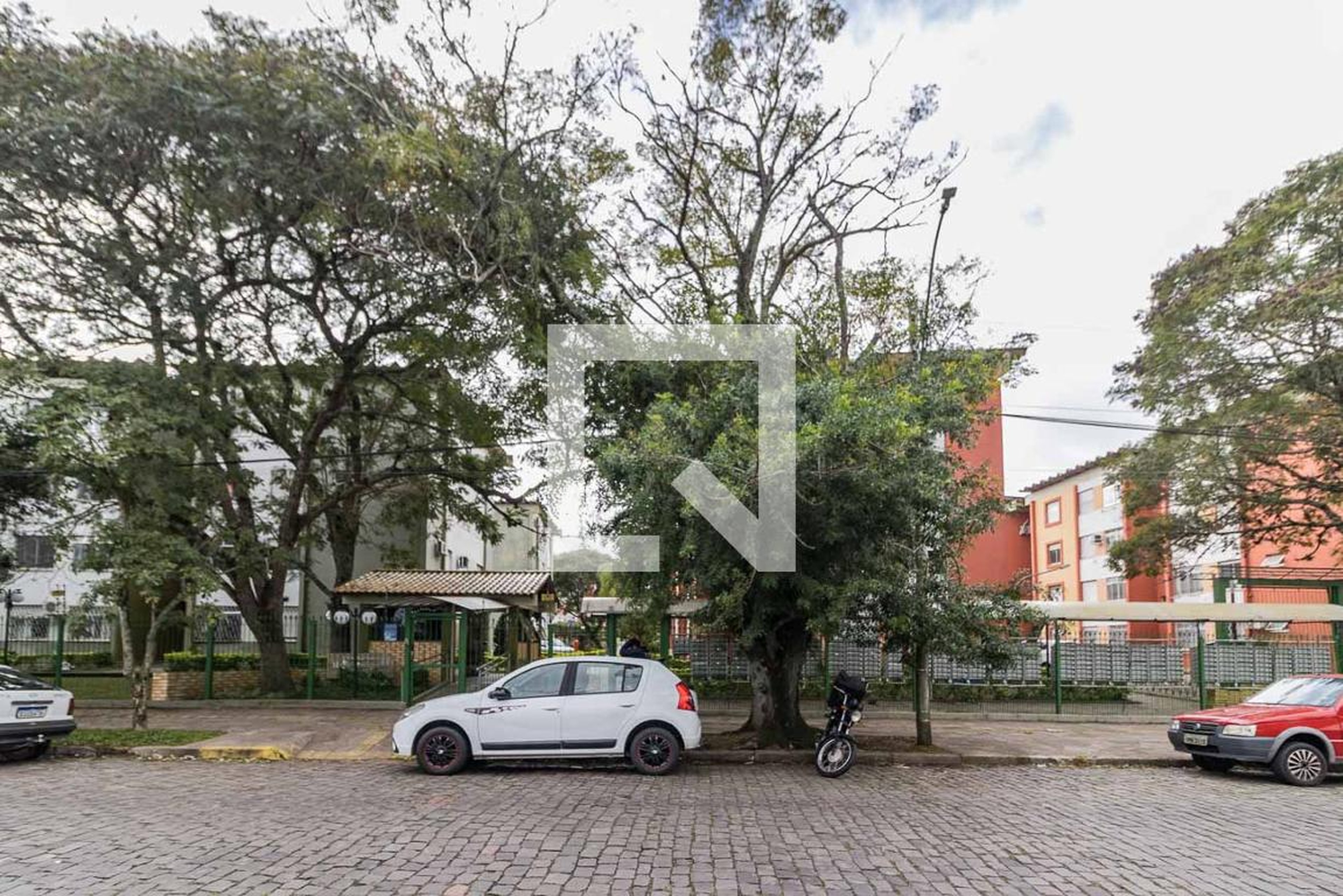 Fachada Condomínio em Rua Capitão Amarante Xavier, 93