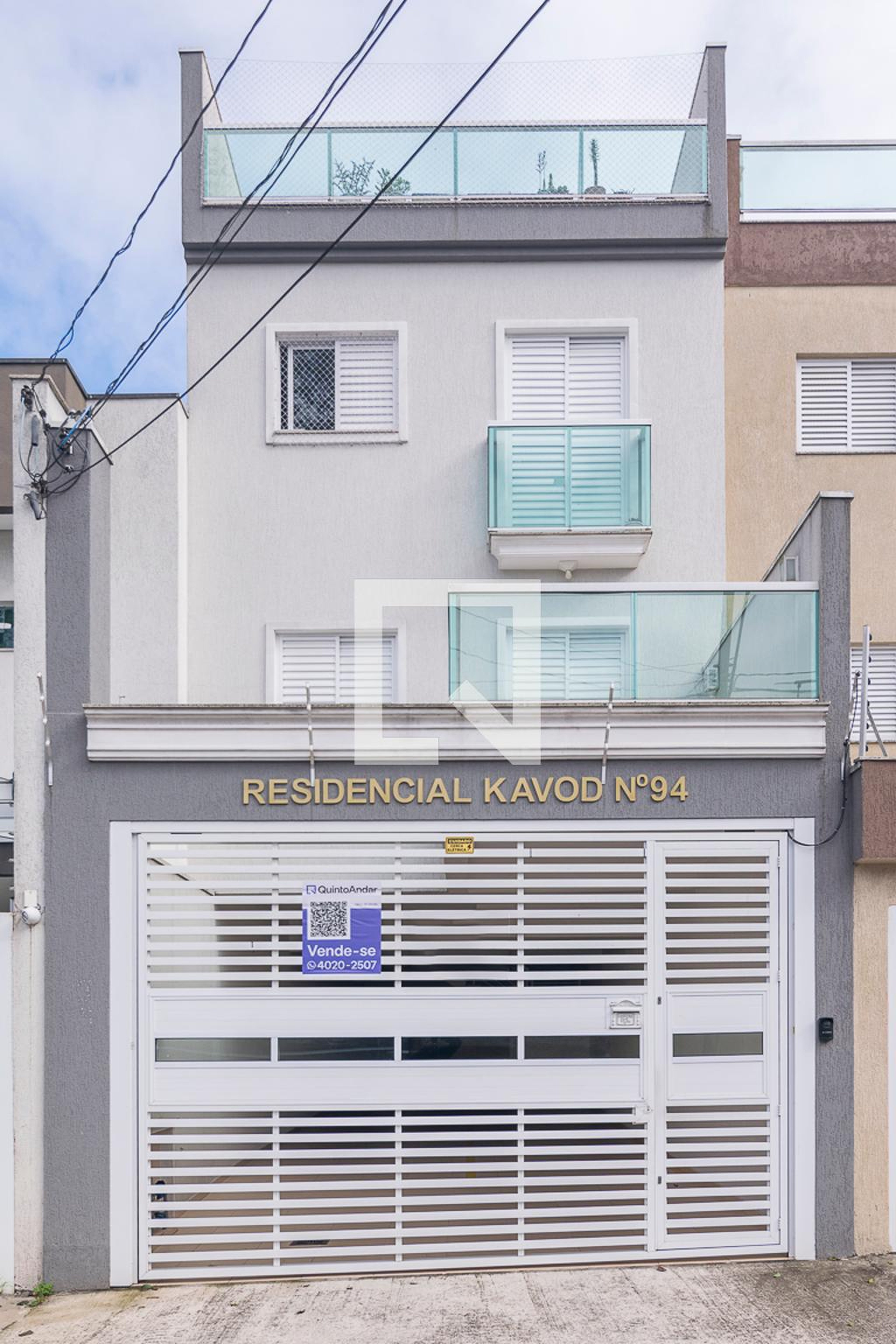 Fachada Condomínio em Rua Caraguatai, 94