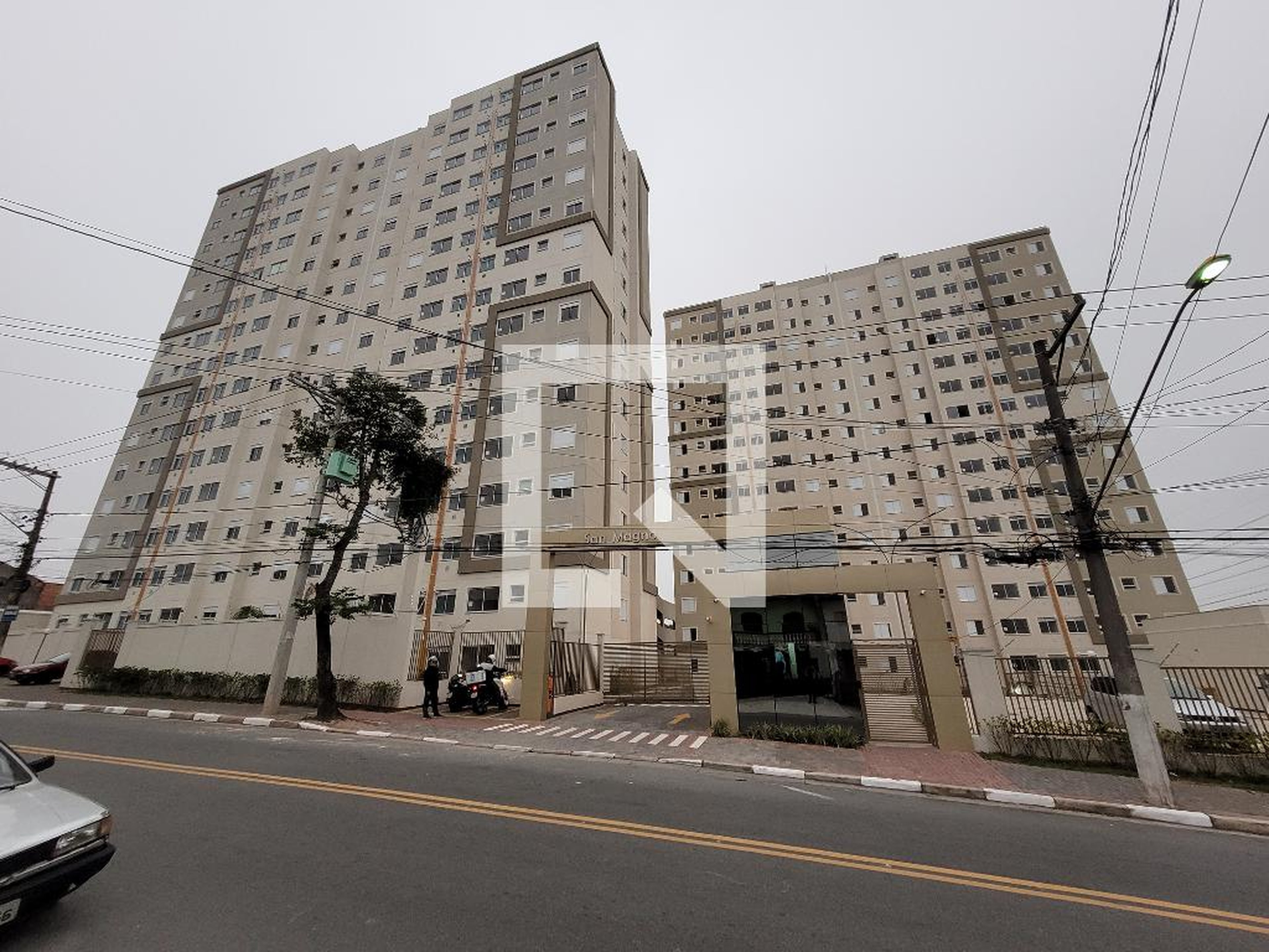 Fachada Condomínio em Estrada João Ducin, 395