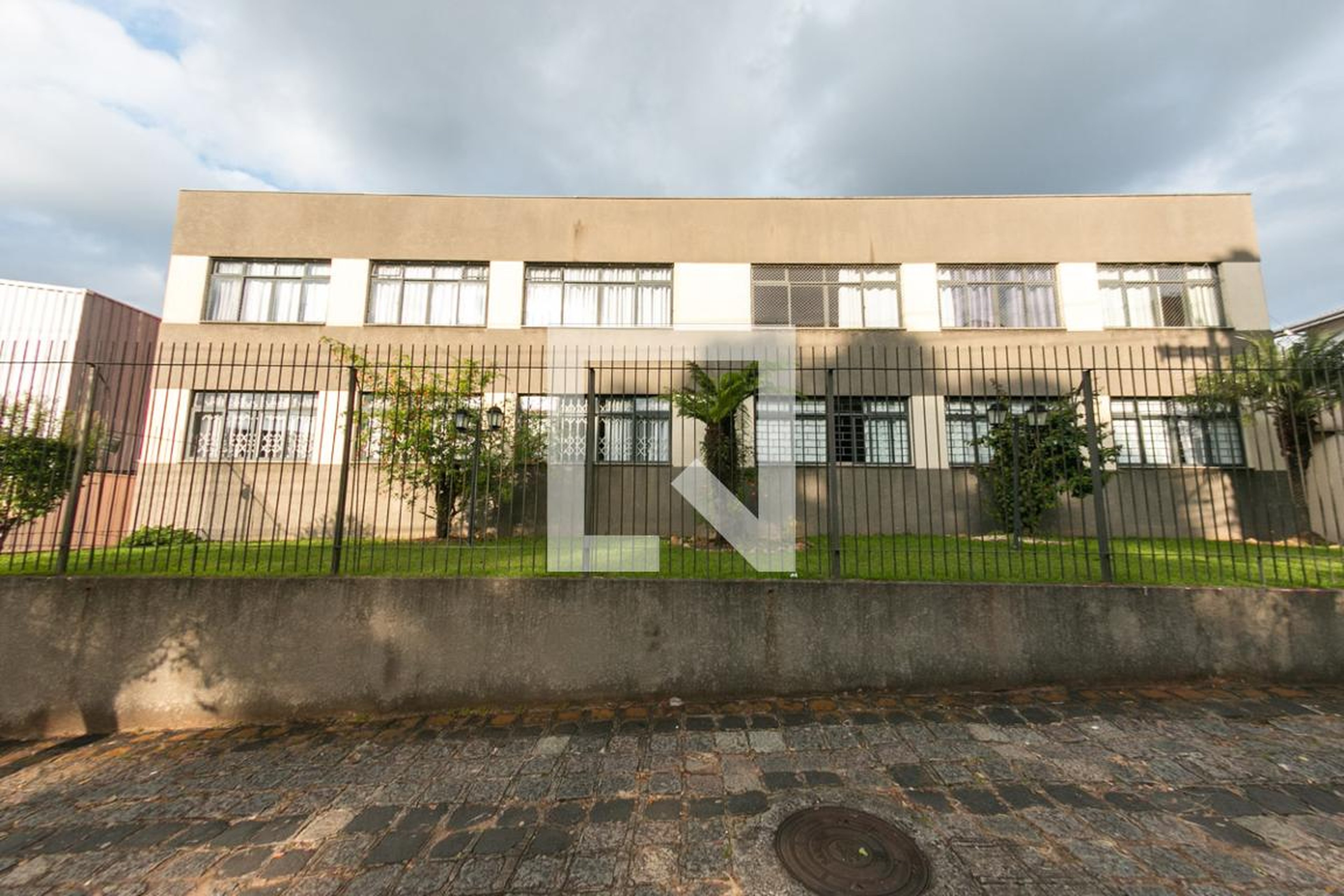 Fachada Condomínio em Rua Professora Rosa Saporski, 252