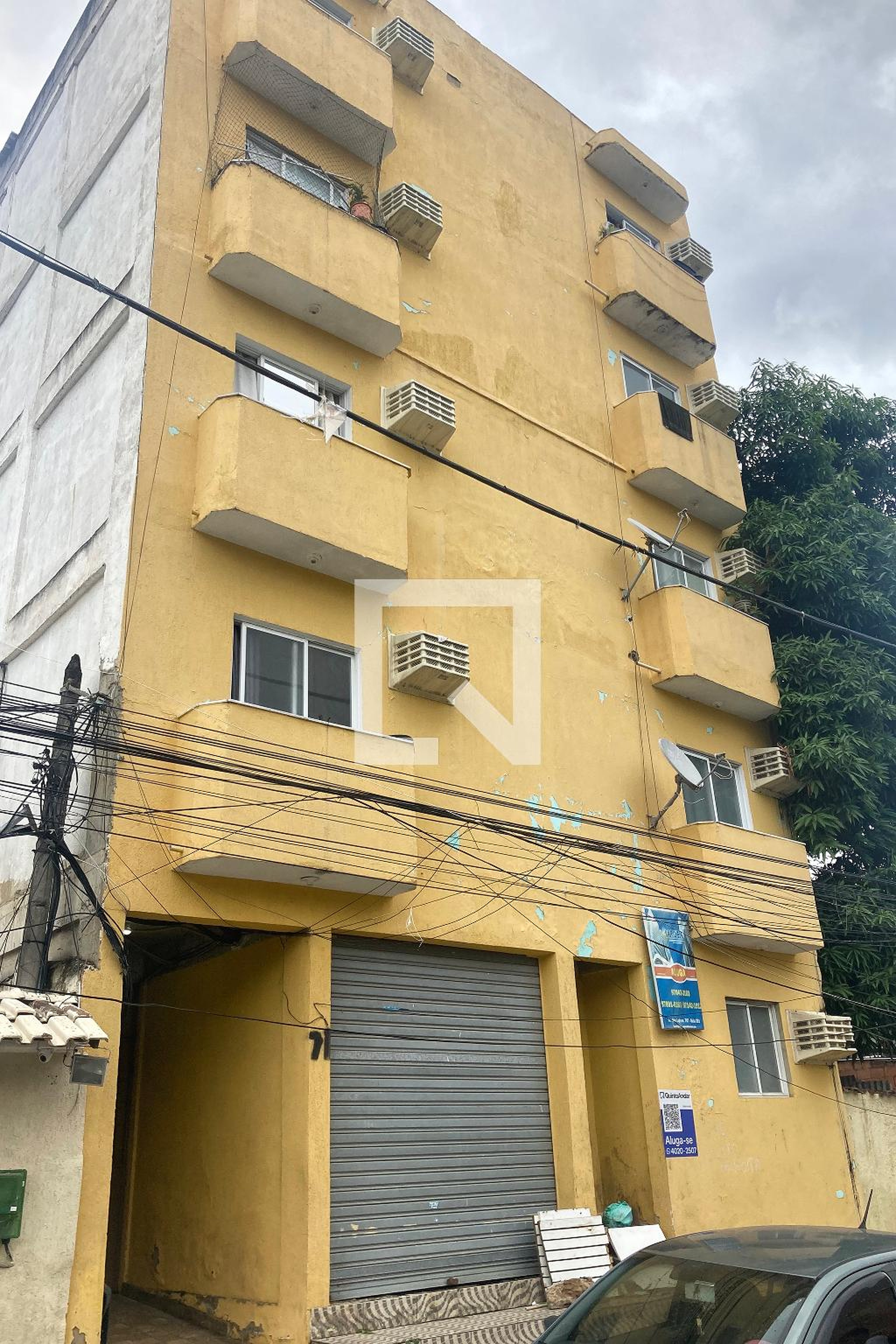 Fachada do Prédio Condomínio em Rua Peroba, 71