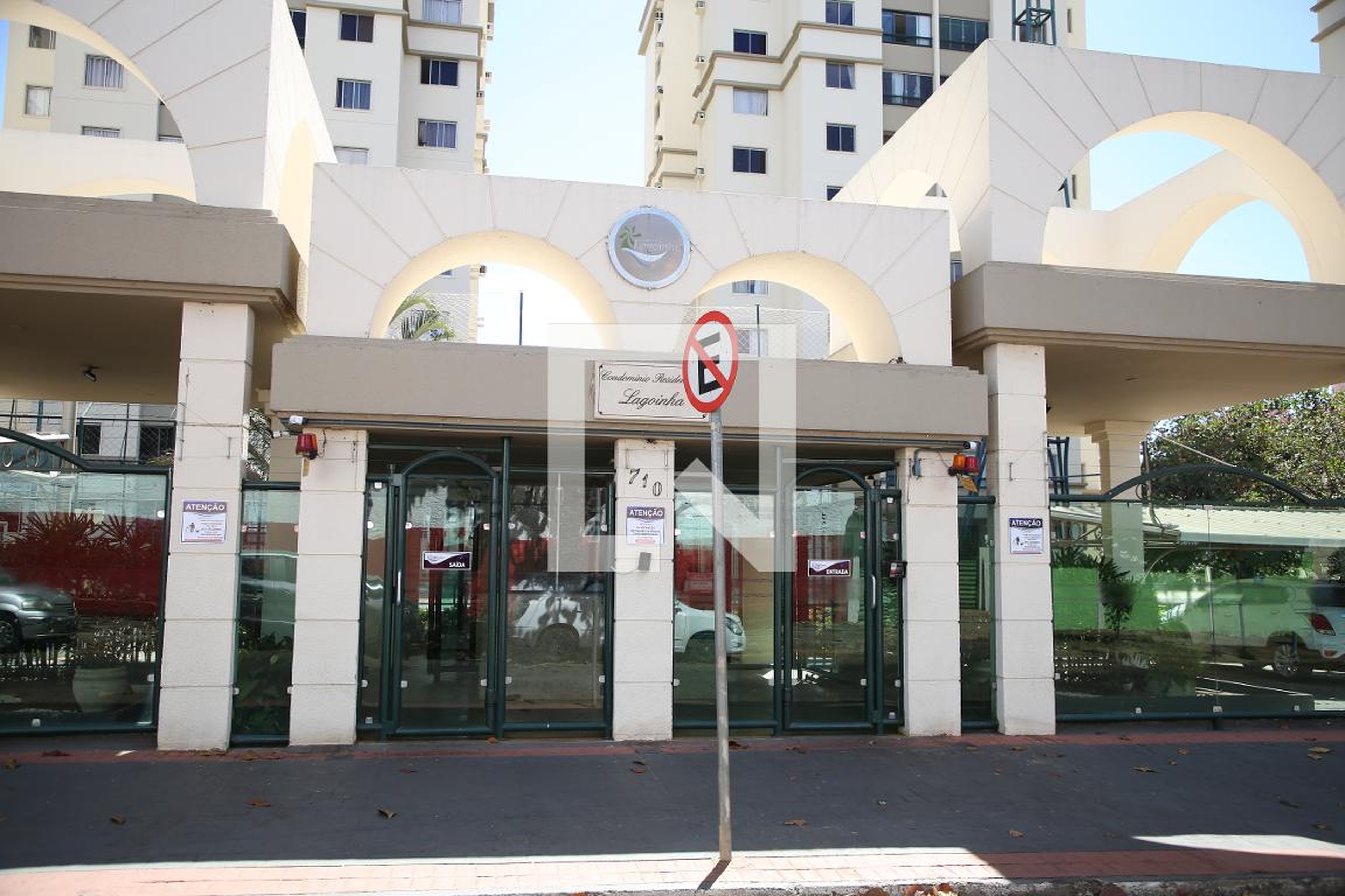 Fachada Condomínio em Rua Itumbiara, 710