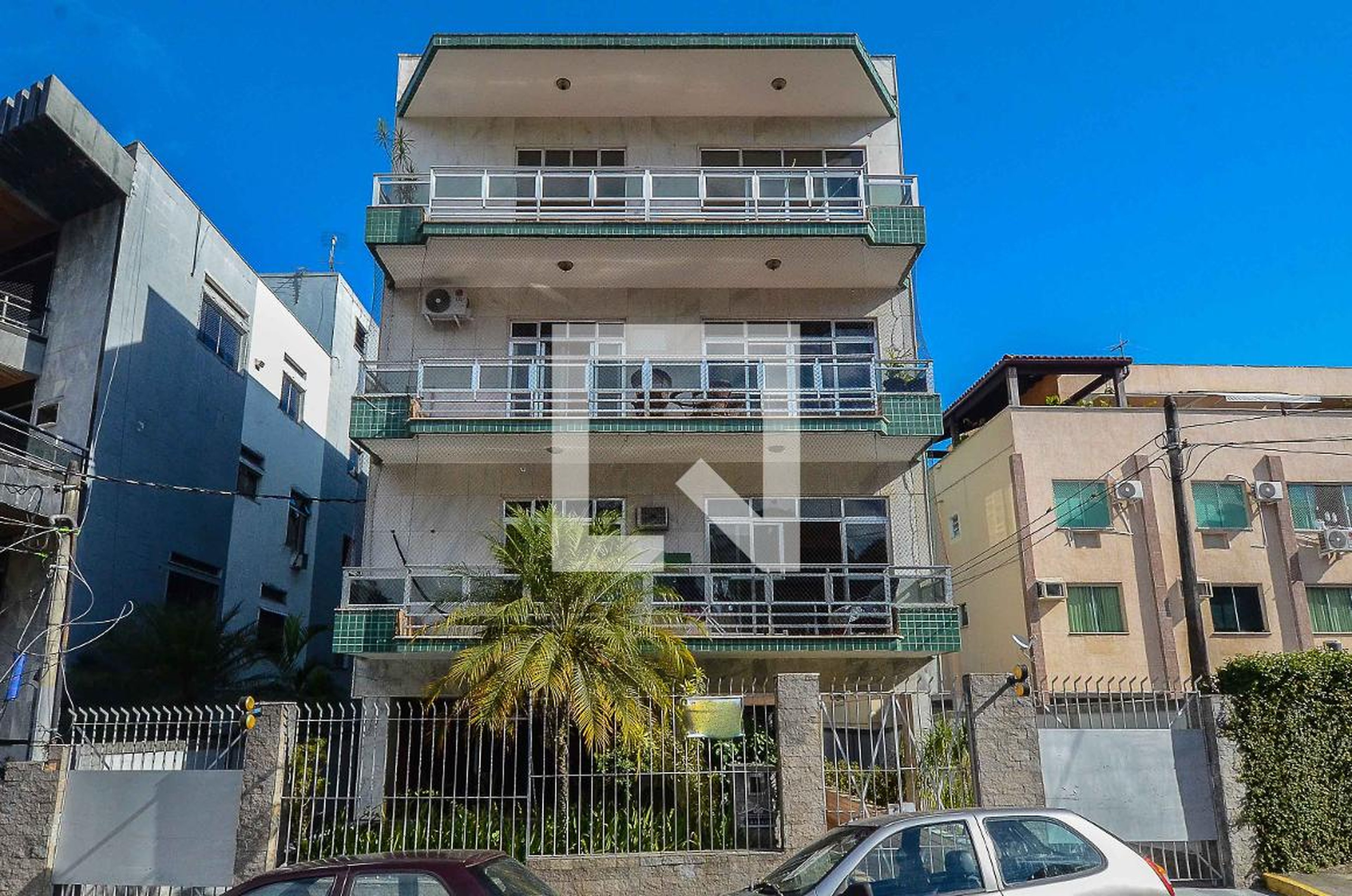 Fachada do Prédio Condomínio em Rua Carmem Miranda, 171