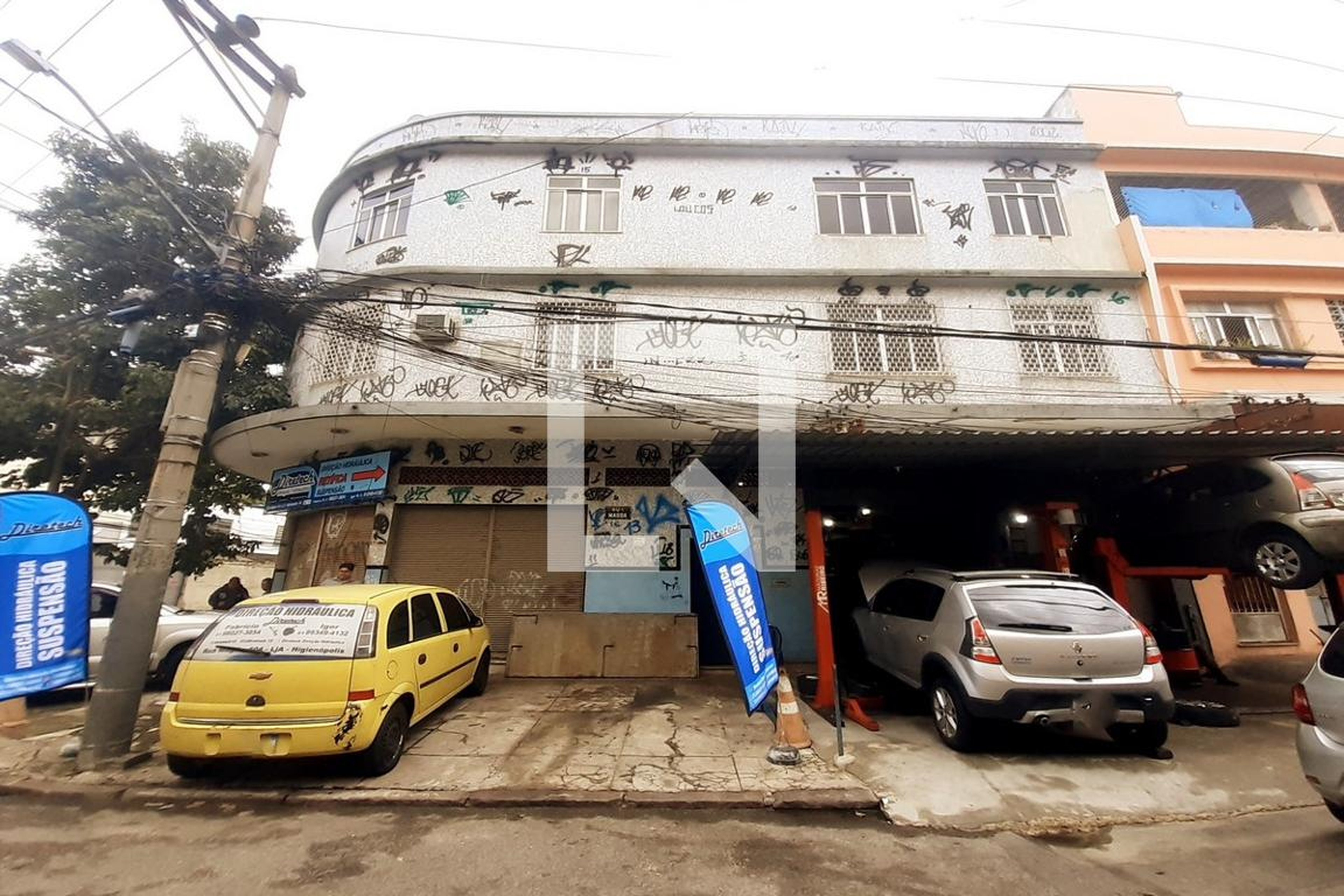 Fachada Condomínio em Rua Magda, 104