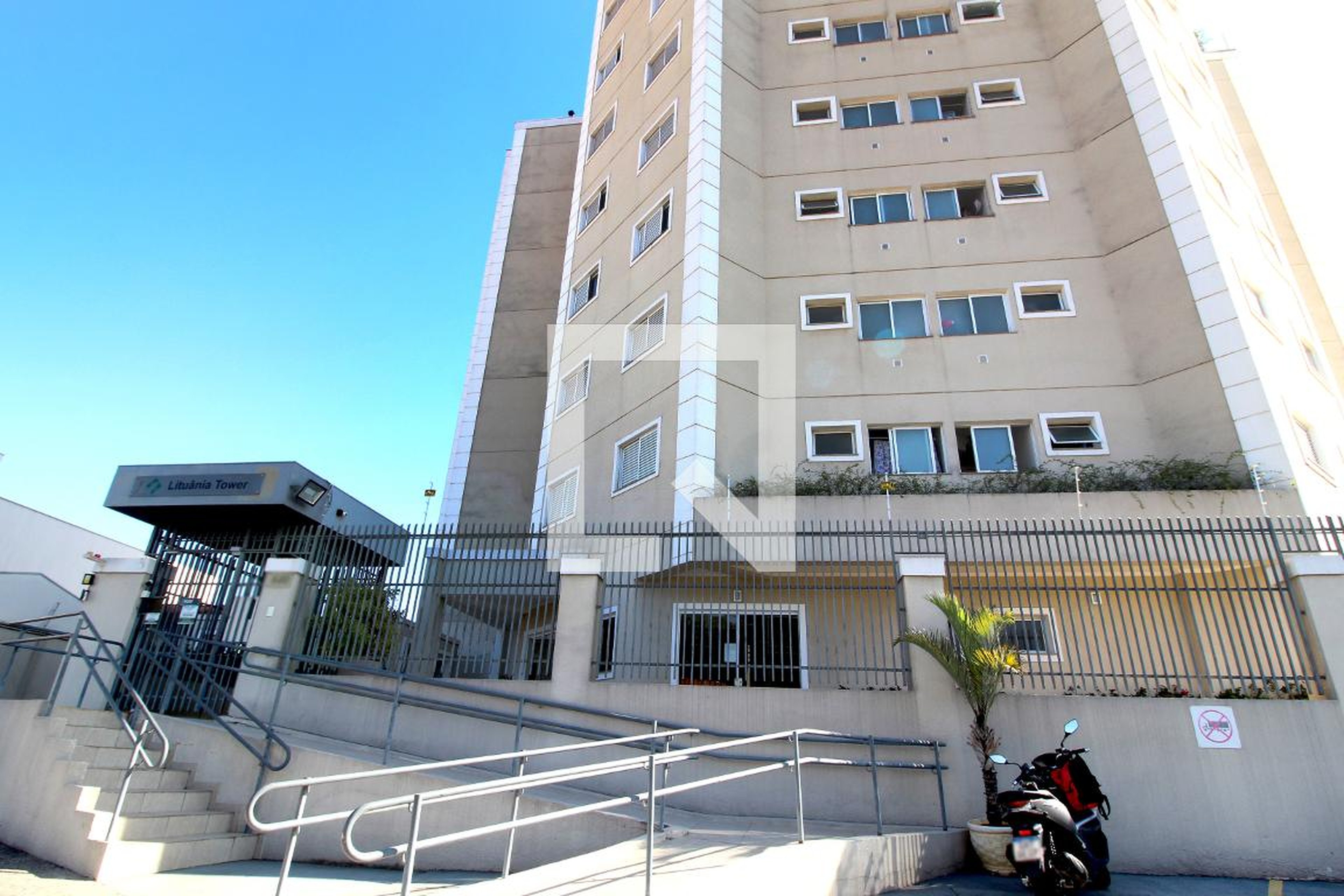 Fachada do Condomínio Condomínio Lituania