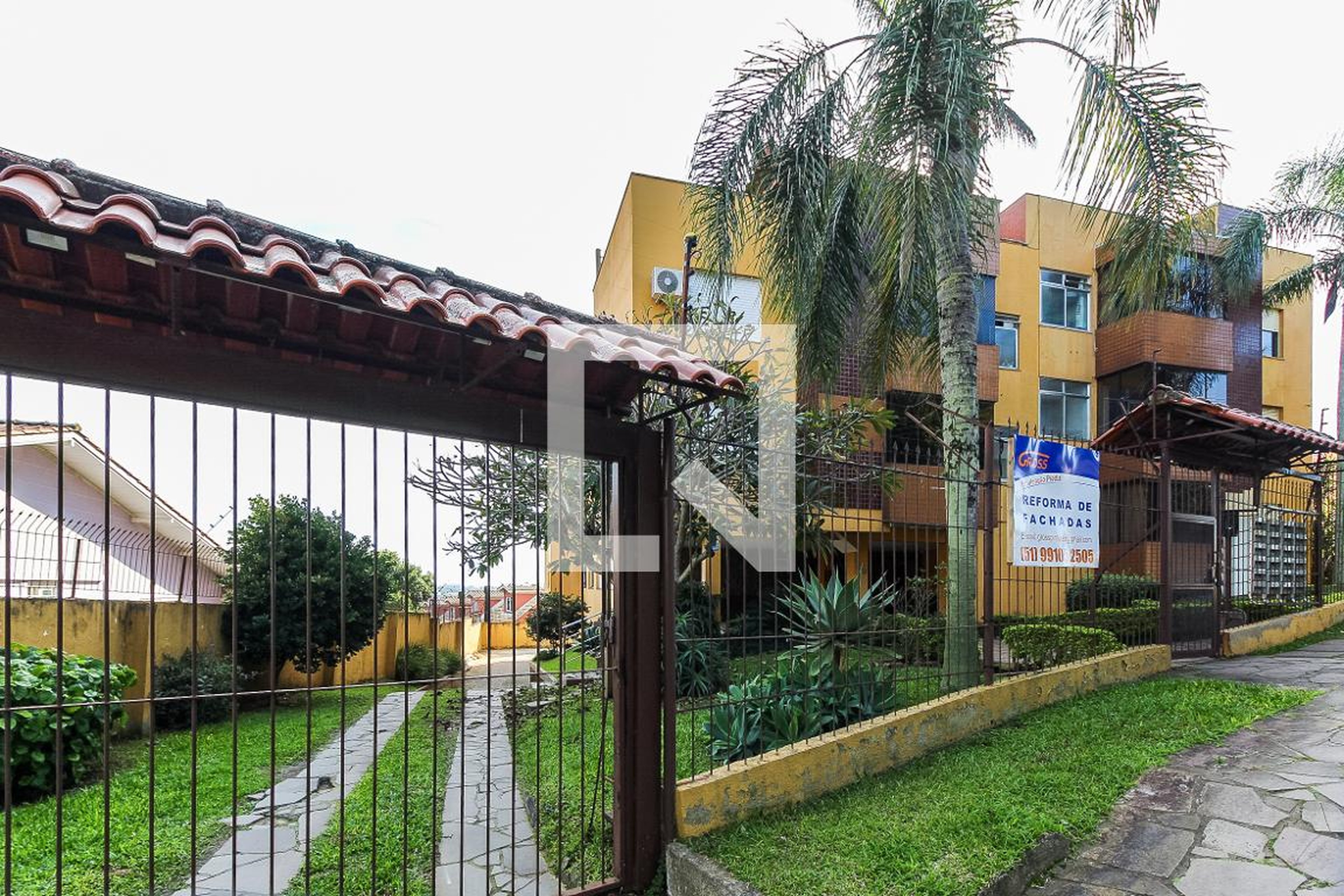 Fachada Condomínio em Rua Doutor Deoclécio Pereira, 120