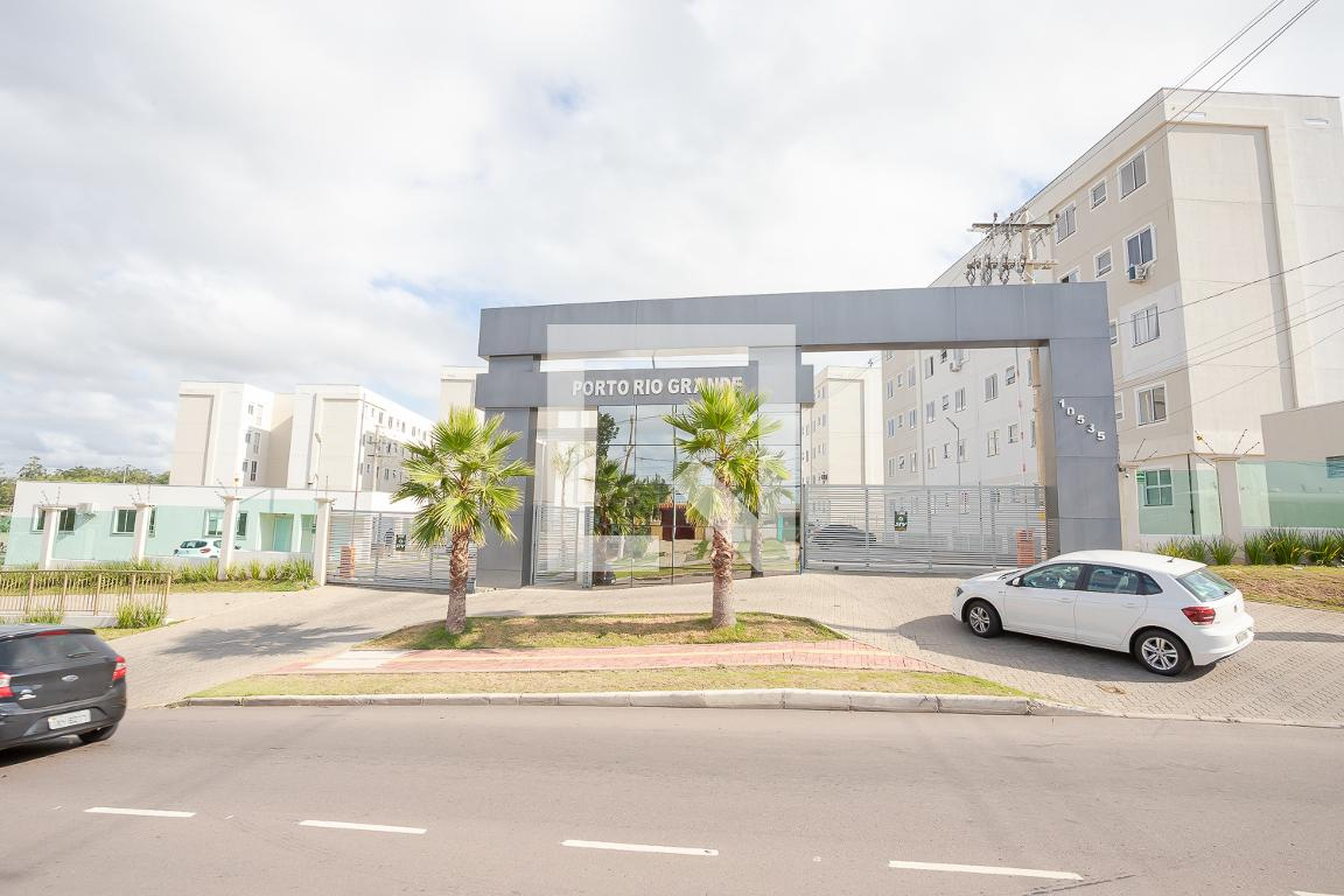 Fachada do Condomínio Condomínio em Rua Rocco Aloise, 493