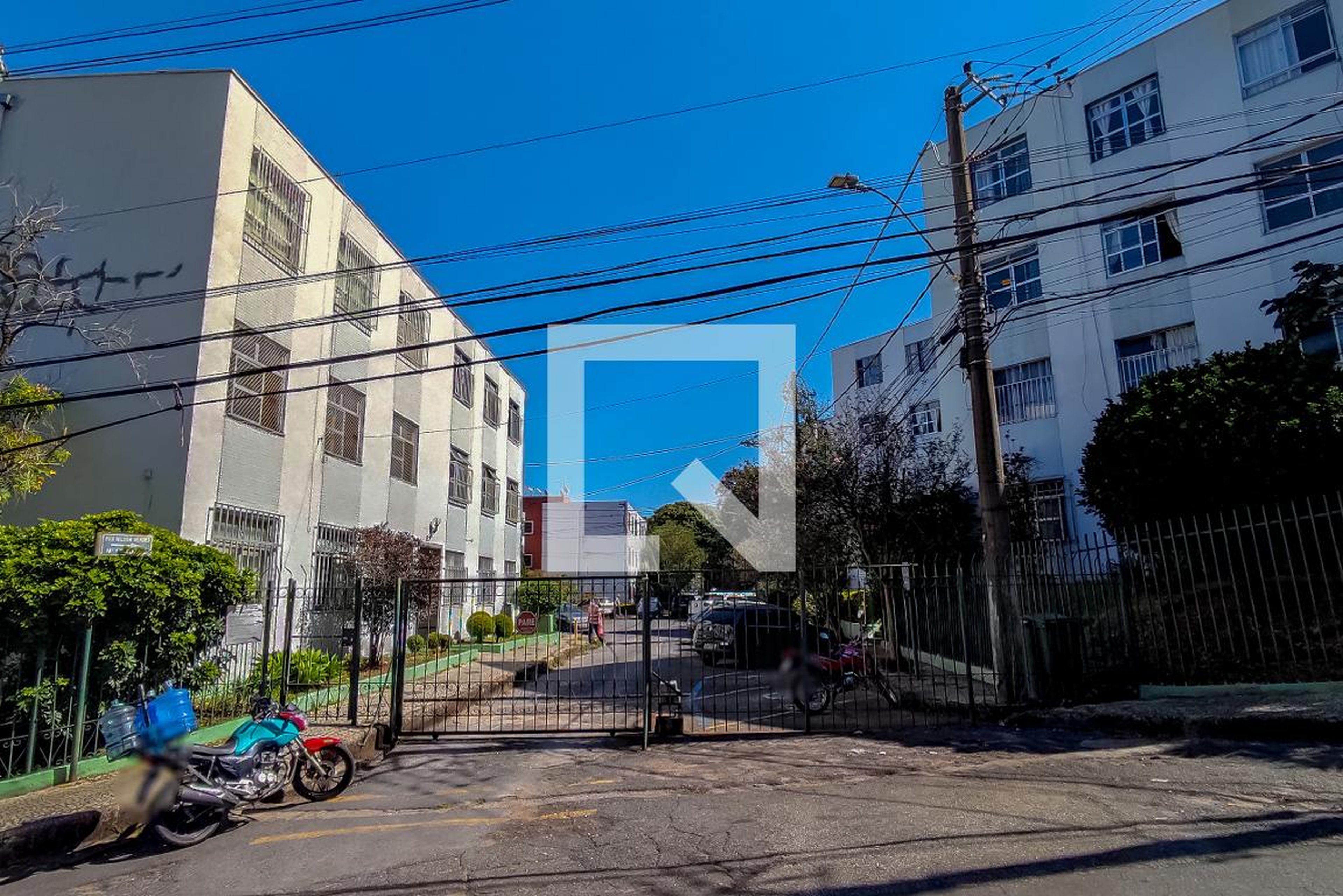 Fachada Condomínio em Rua Wilson Mendes, 95