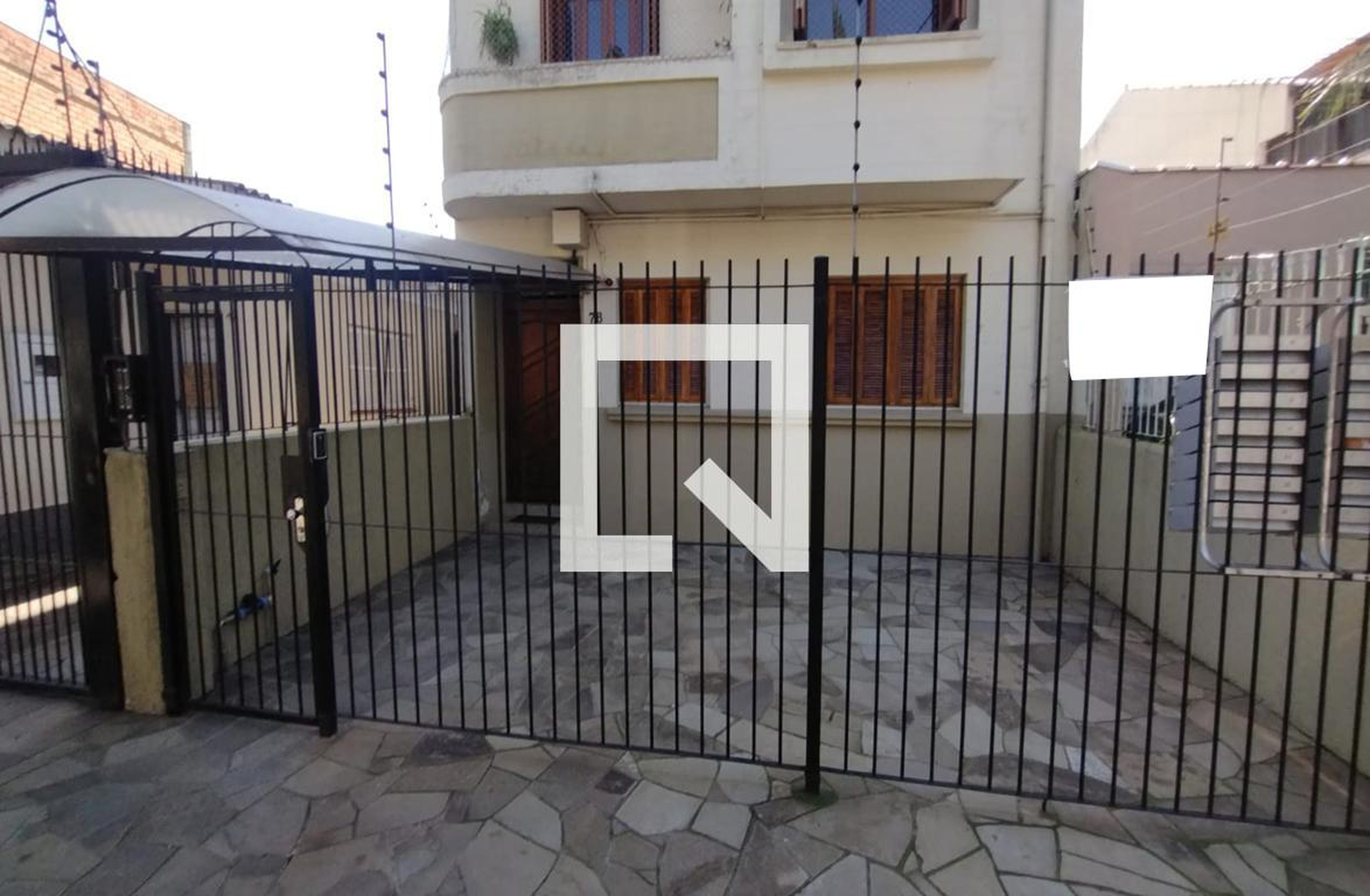 Fachada do Condomínio Edifício El Verema