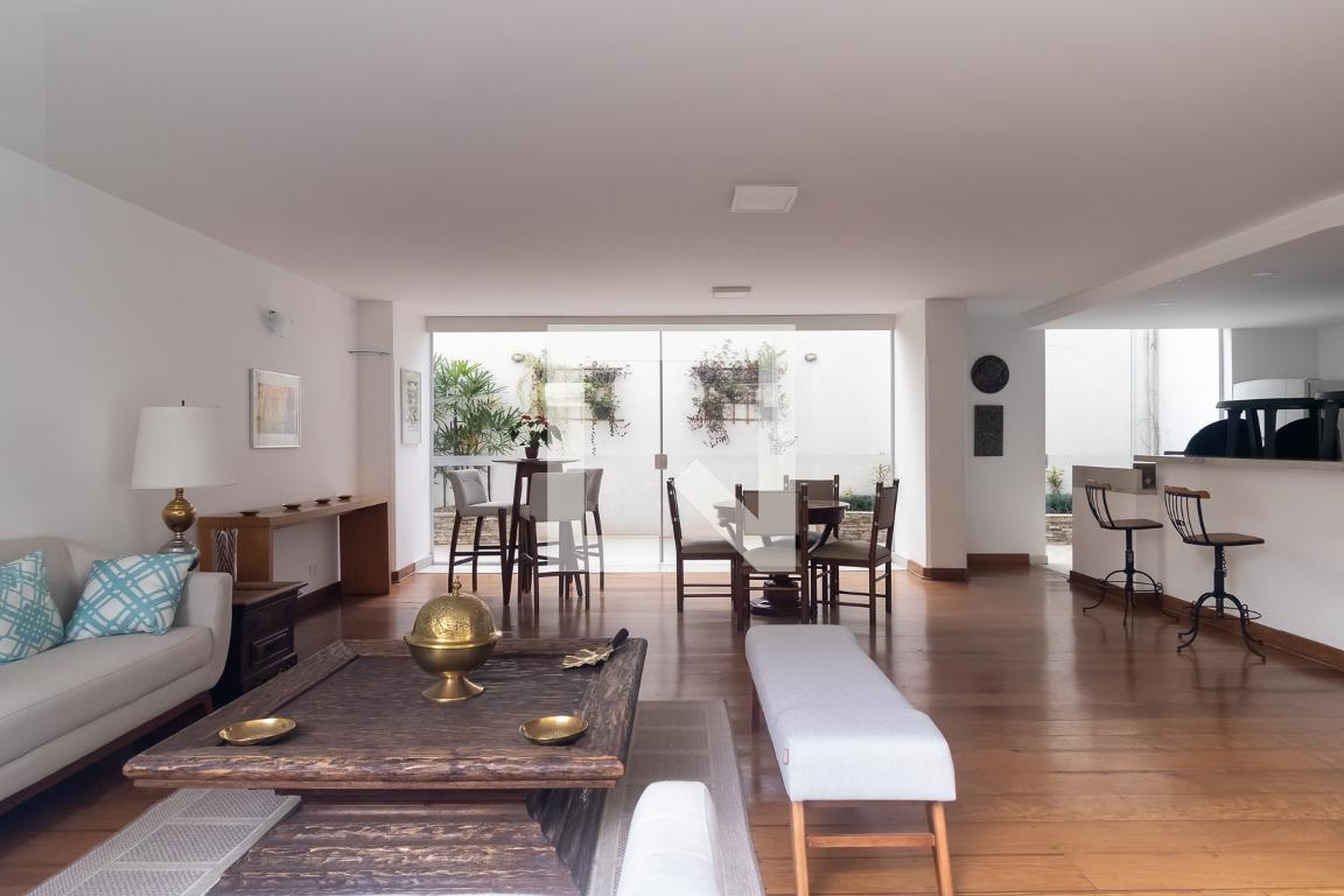 Salão de Festas - As três meninas