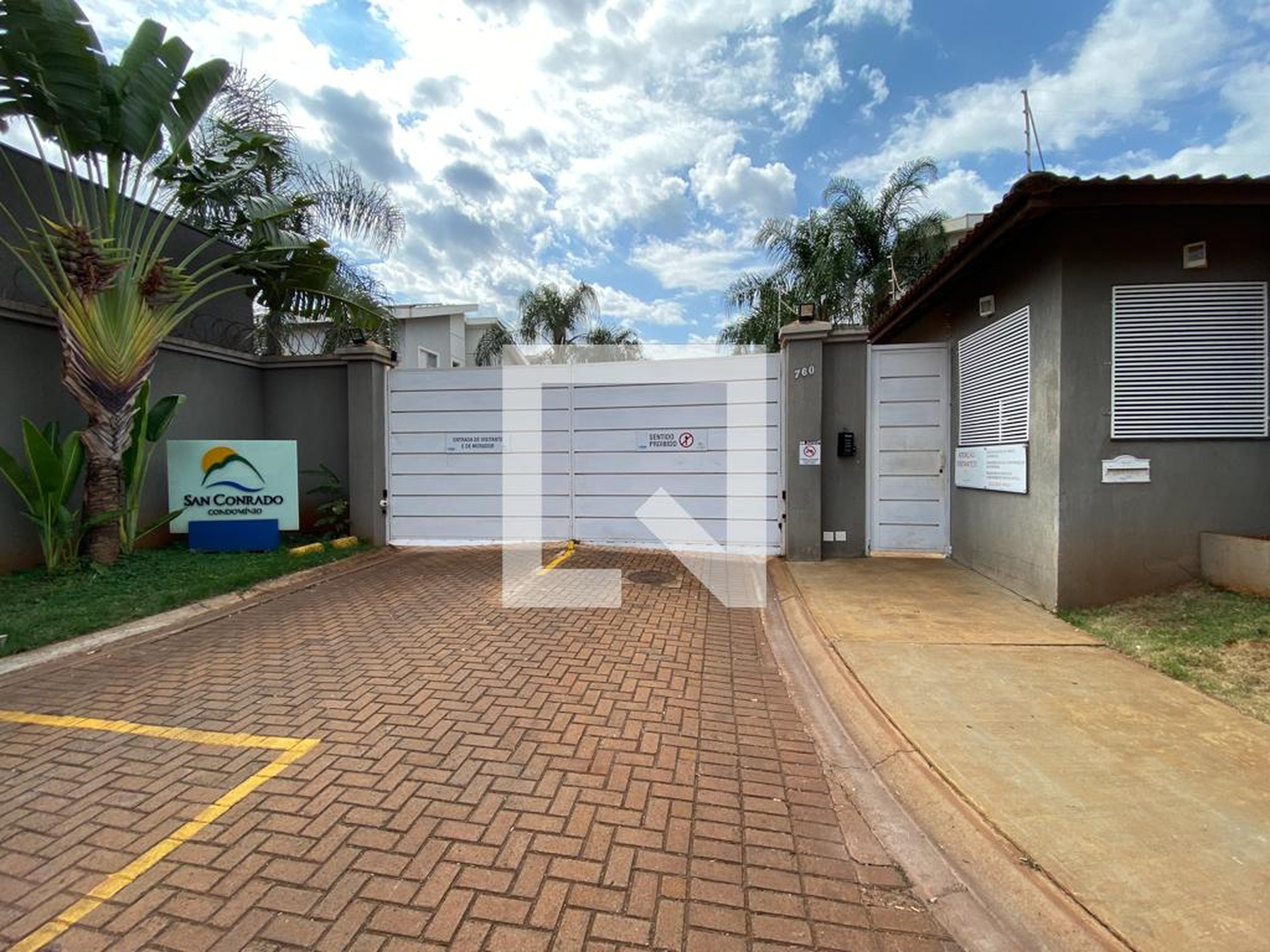 Fachada do Condomínio Condomínio San Conrado