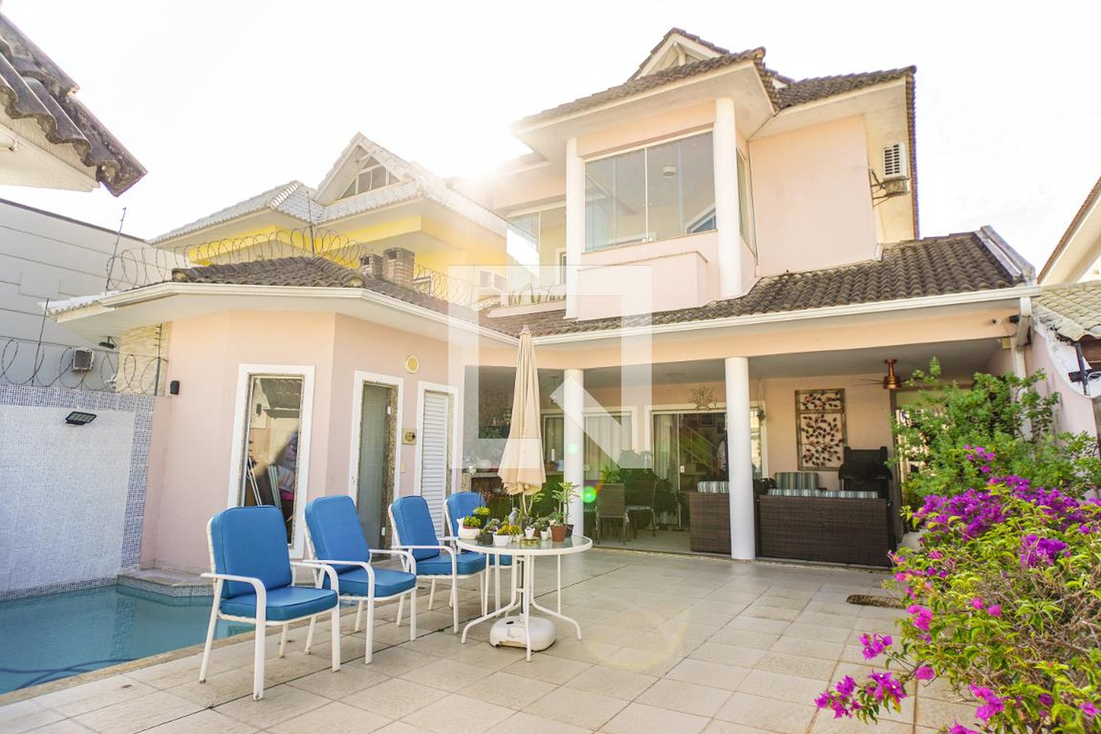 Fachada Condomínio em Rua Dr Cesar Cartel Villela, 553