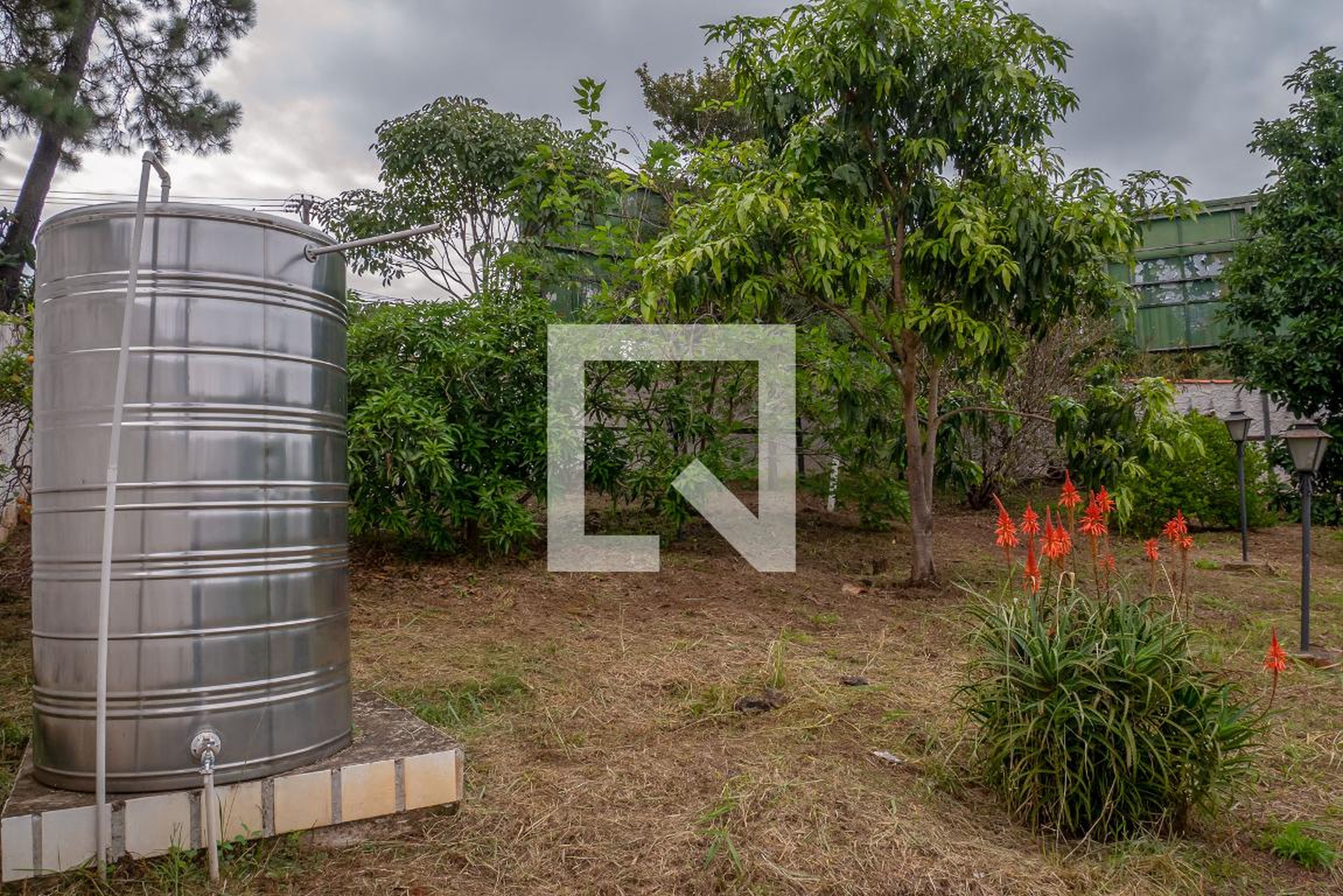 Área Externa Condomínio em Rua Caconde, 38