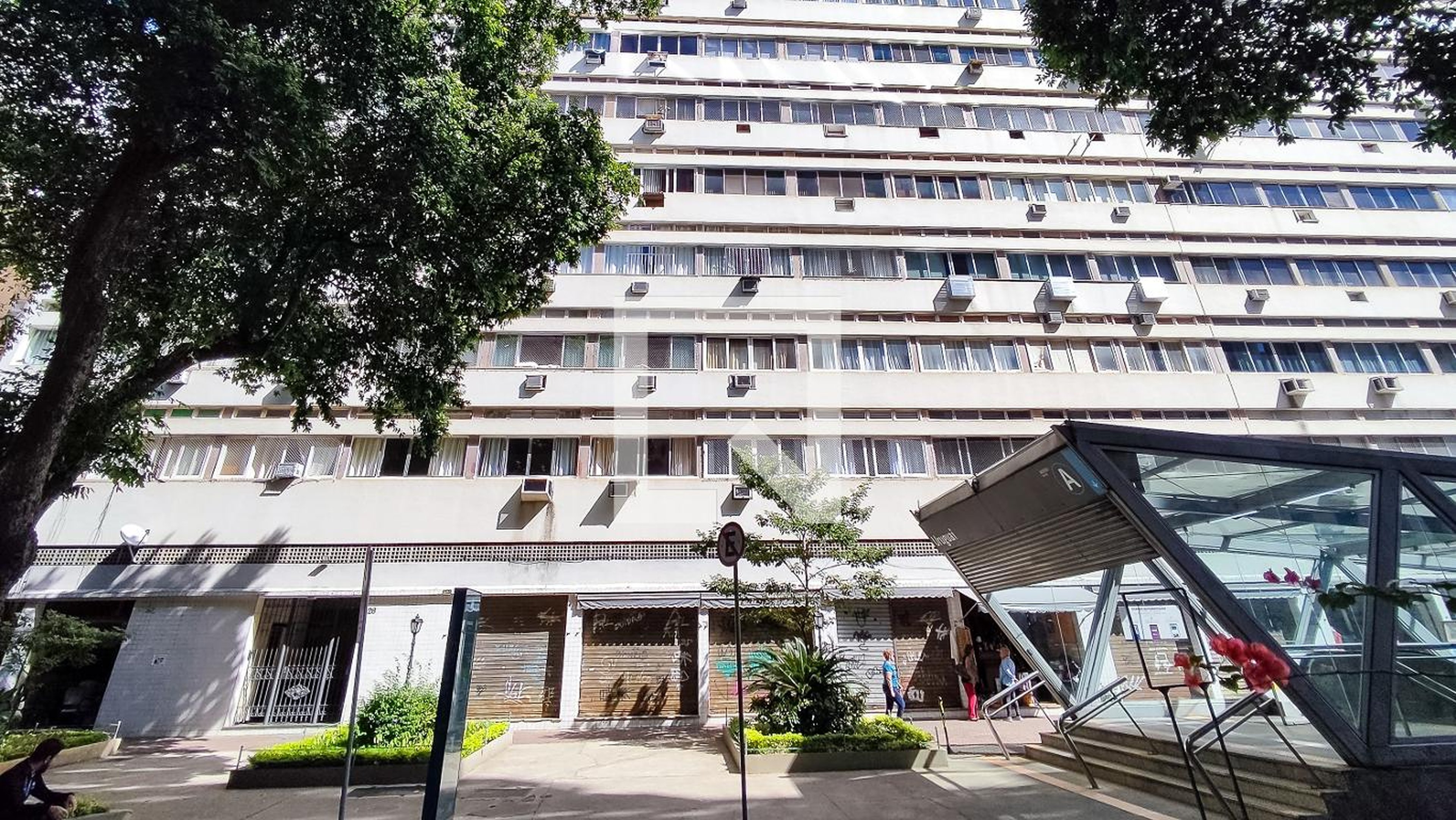 Fachada do Condomínio Edifício Ipe Amarelo