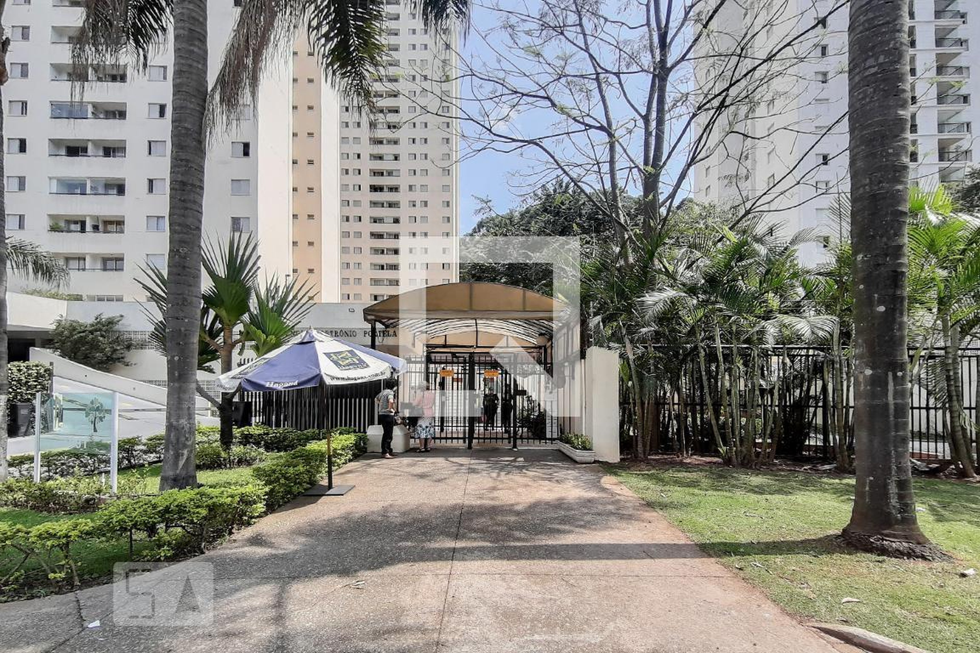 Fachada do Condomínio Condomínio Petrônio Portela