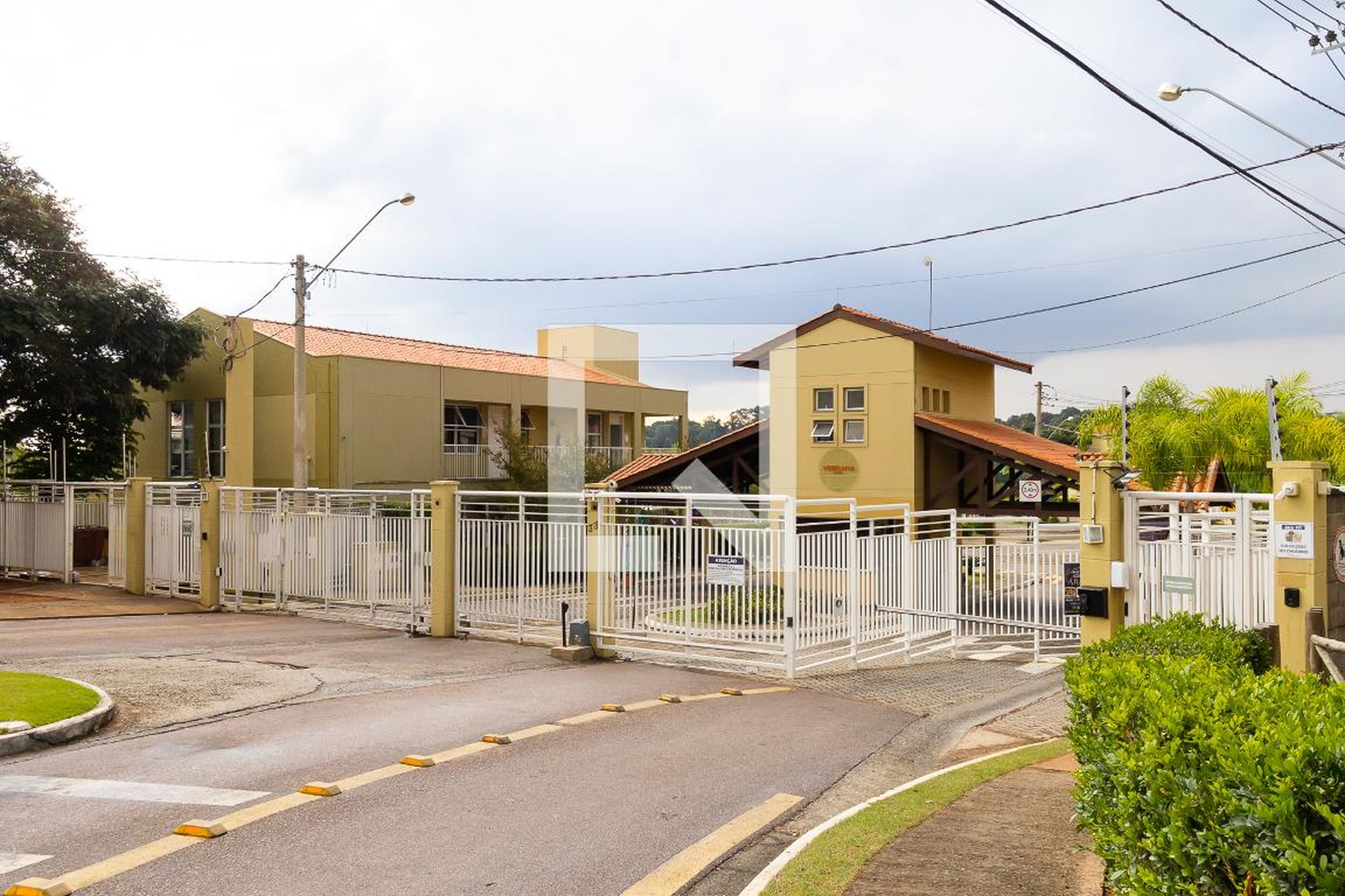 Fachada do Condomínio Condomínio em Avenida Maria Aparecida Pansarim Porcari, 106