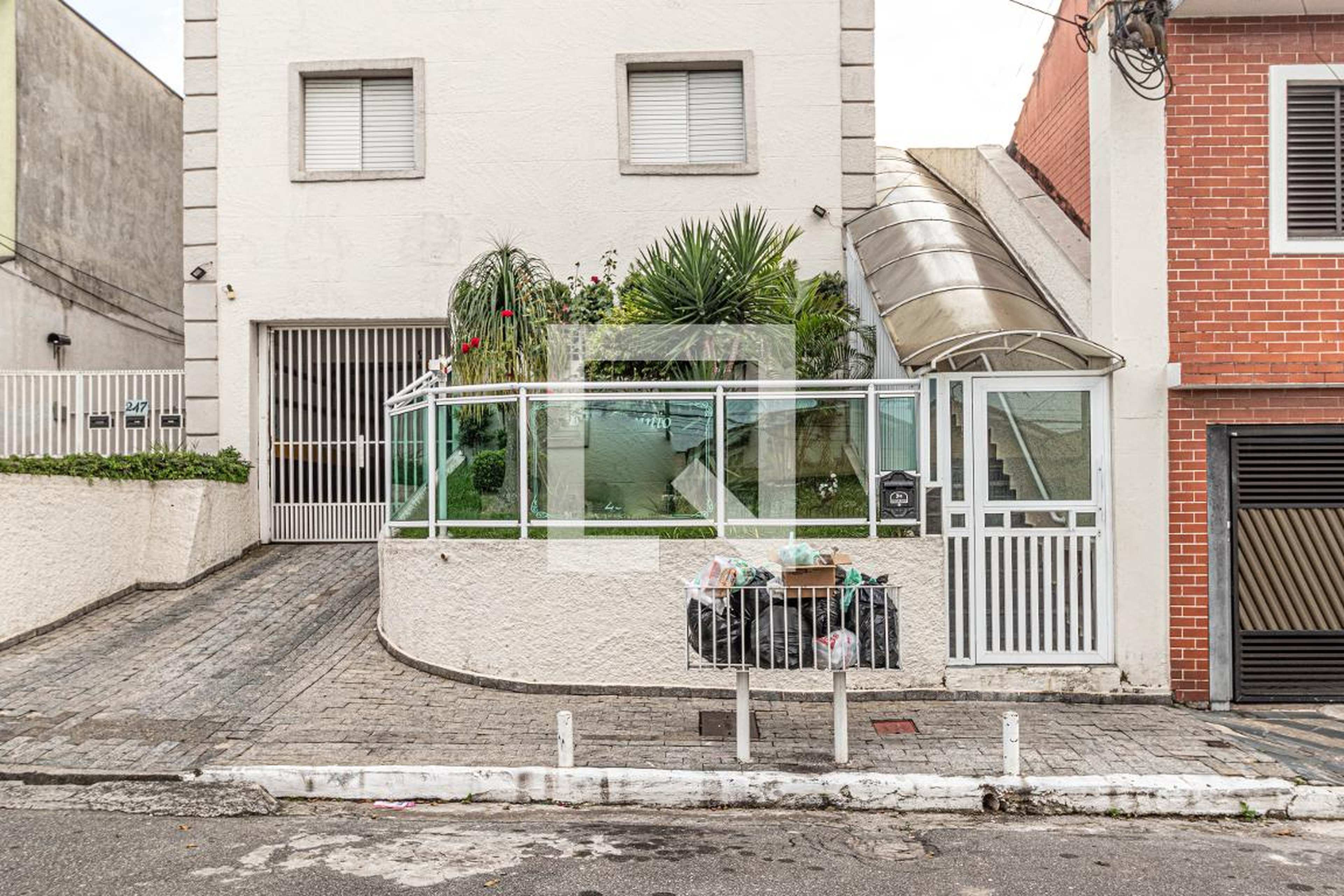 Fachada do Condomínio Condomínio Grecia I