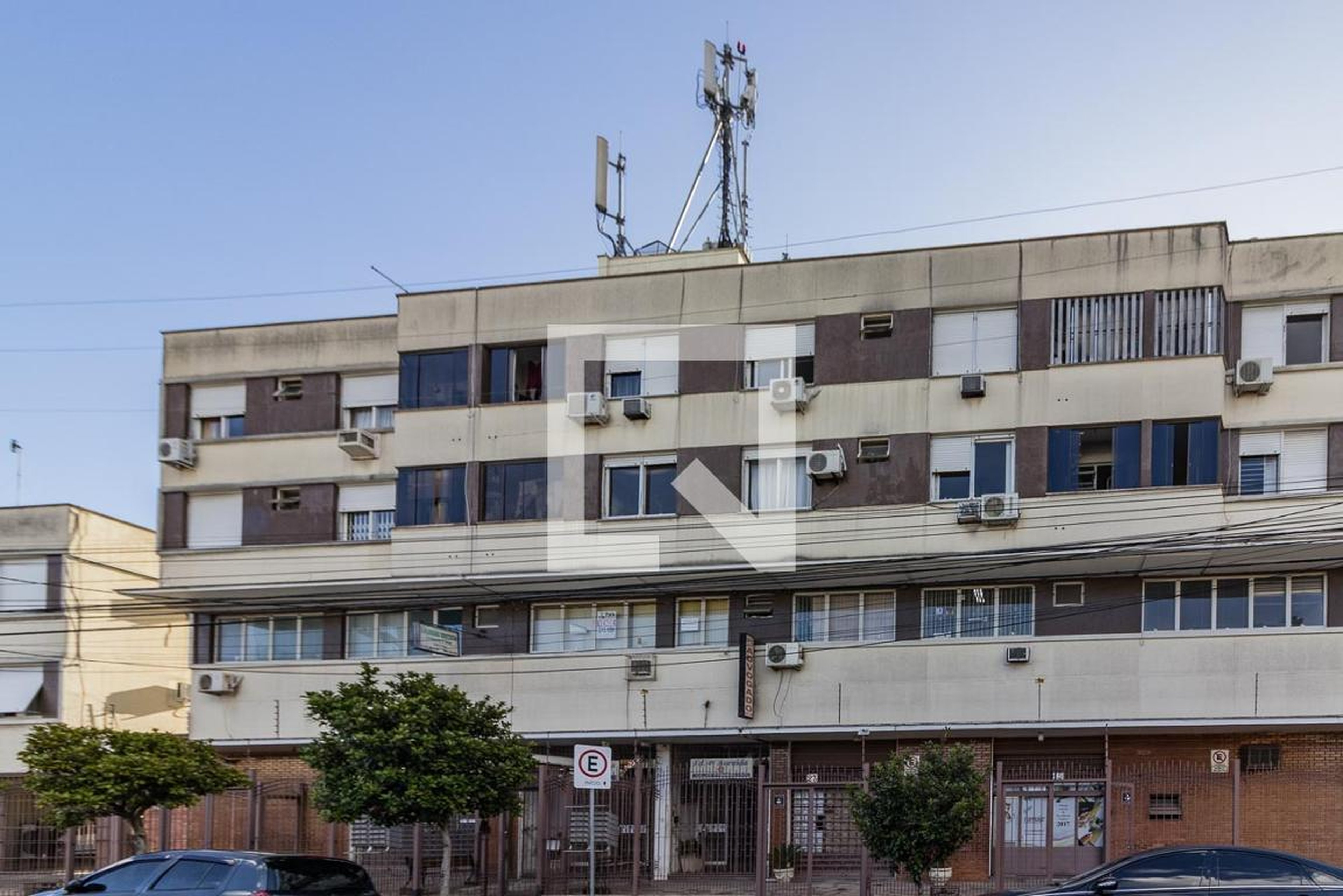 Fachada Condomínio em Rua Antônio Ribeiro, 27