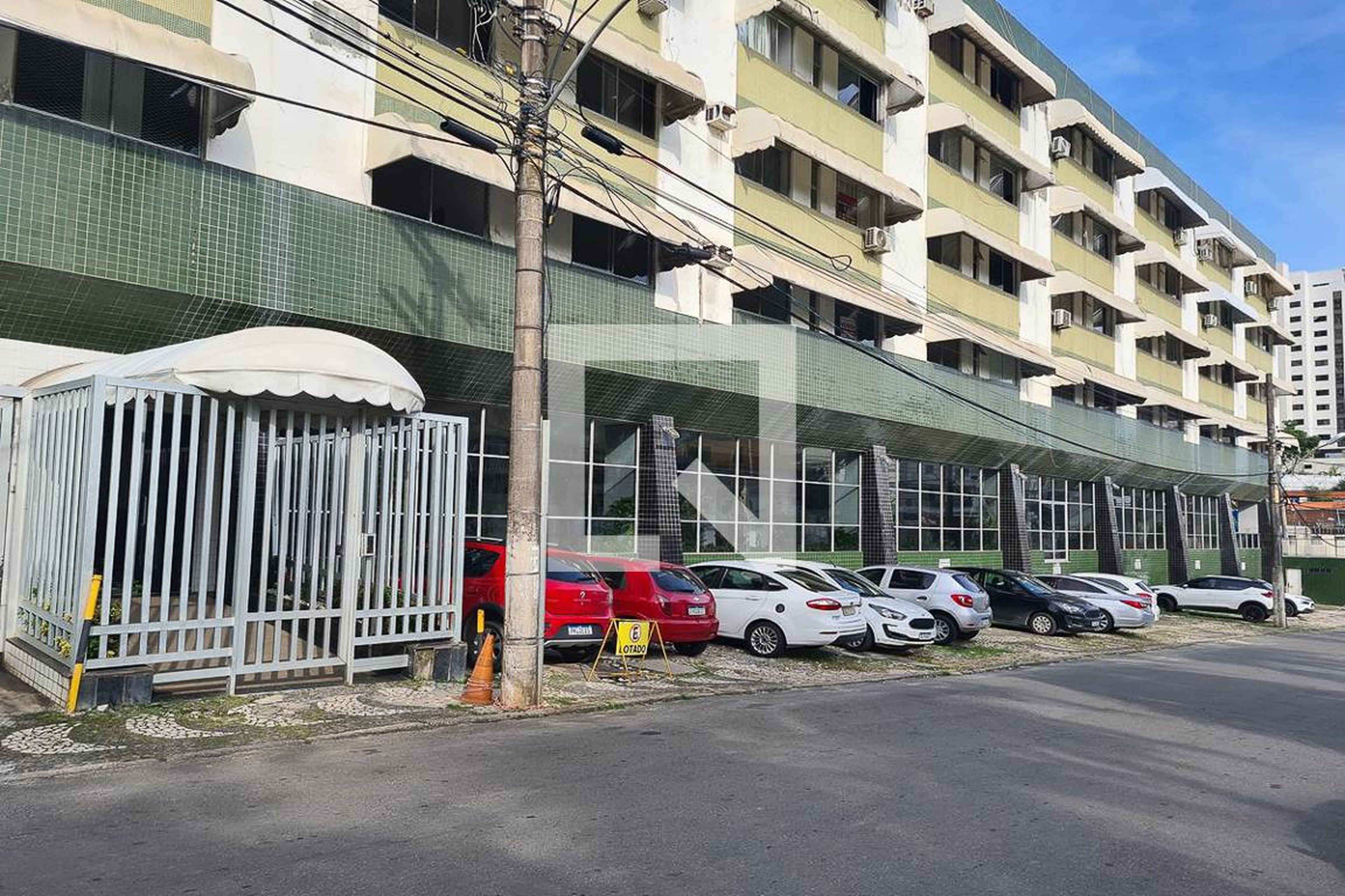 Fachada Condomínio em Rua Ponciano Oliveira, 68