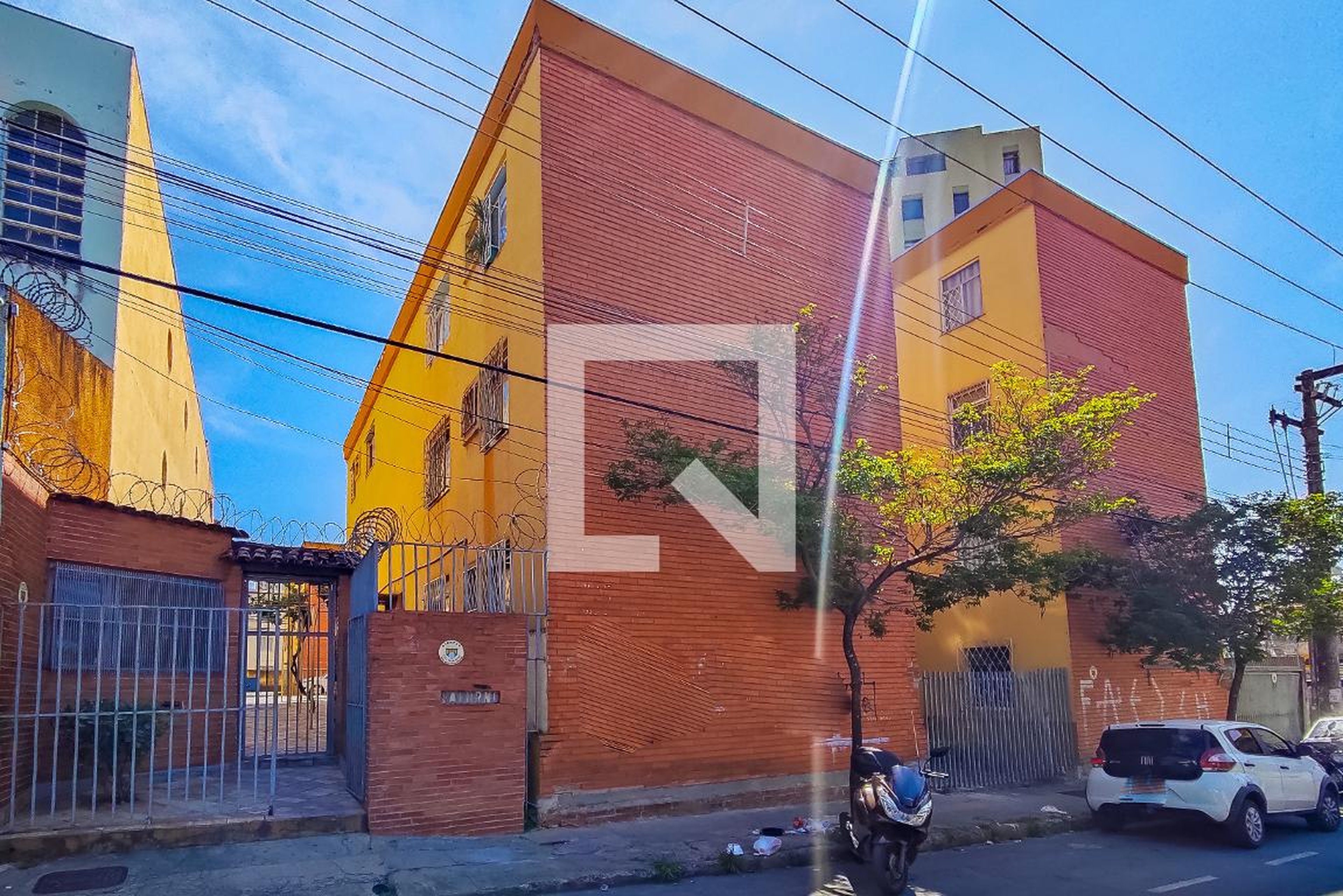 Fachada Condomínio em Rua Lignito, 36