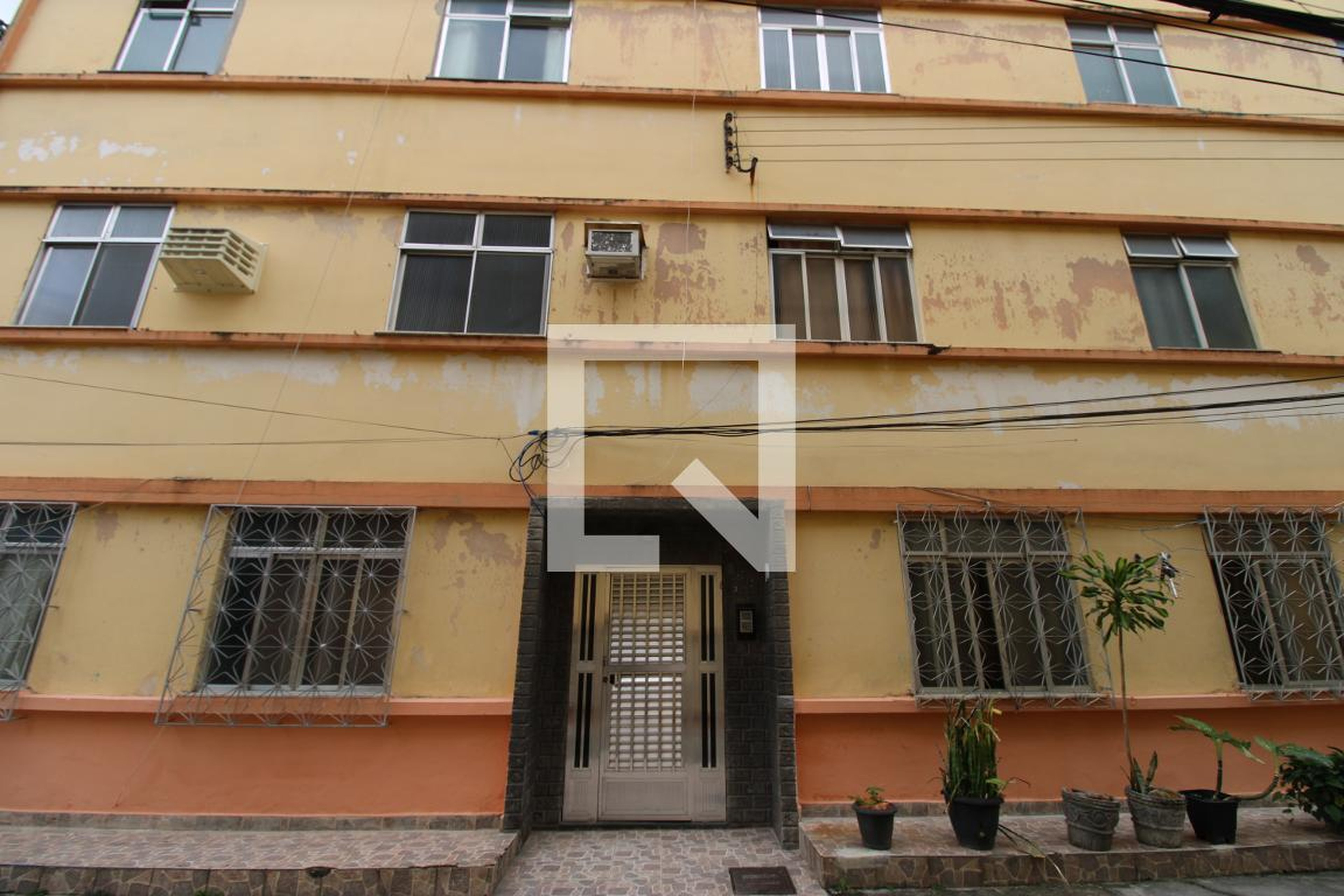 Fachada Condomínio em Rua Geraldo Rodrigues, 38